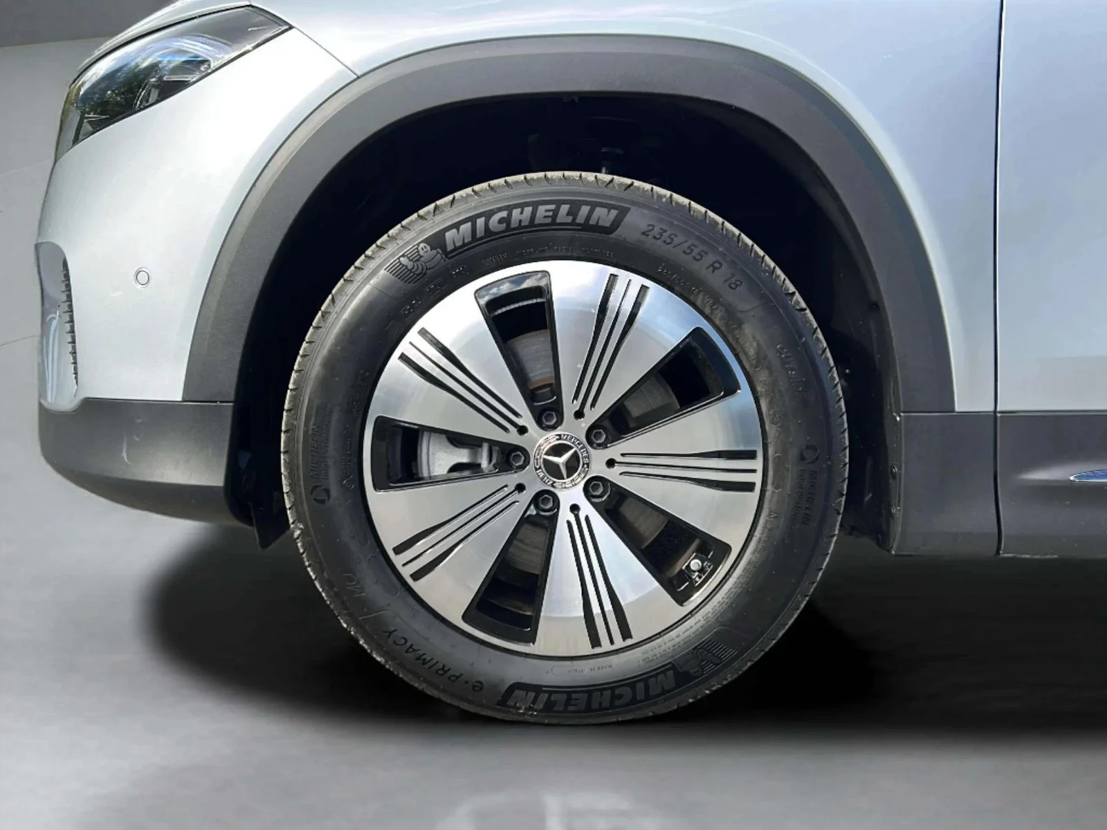 Mercedes-Benz-EQB-image-8