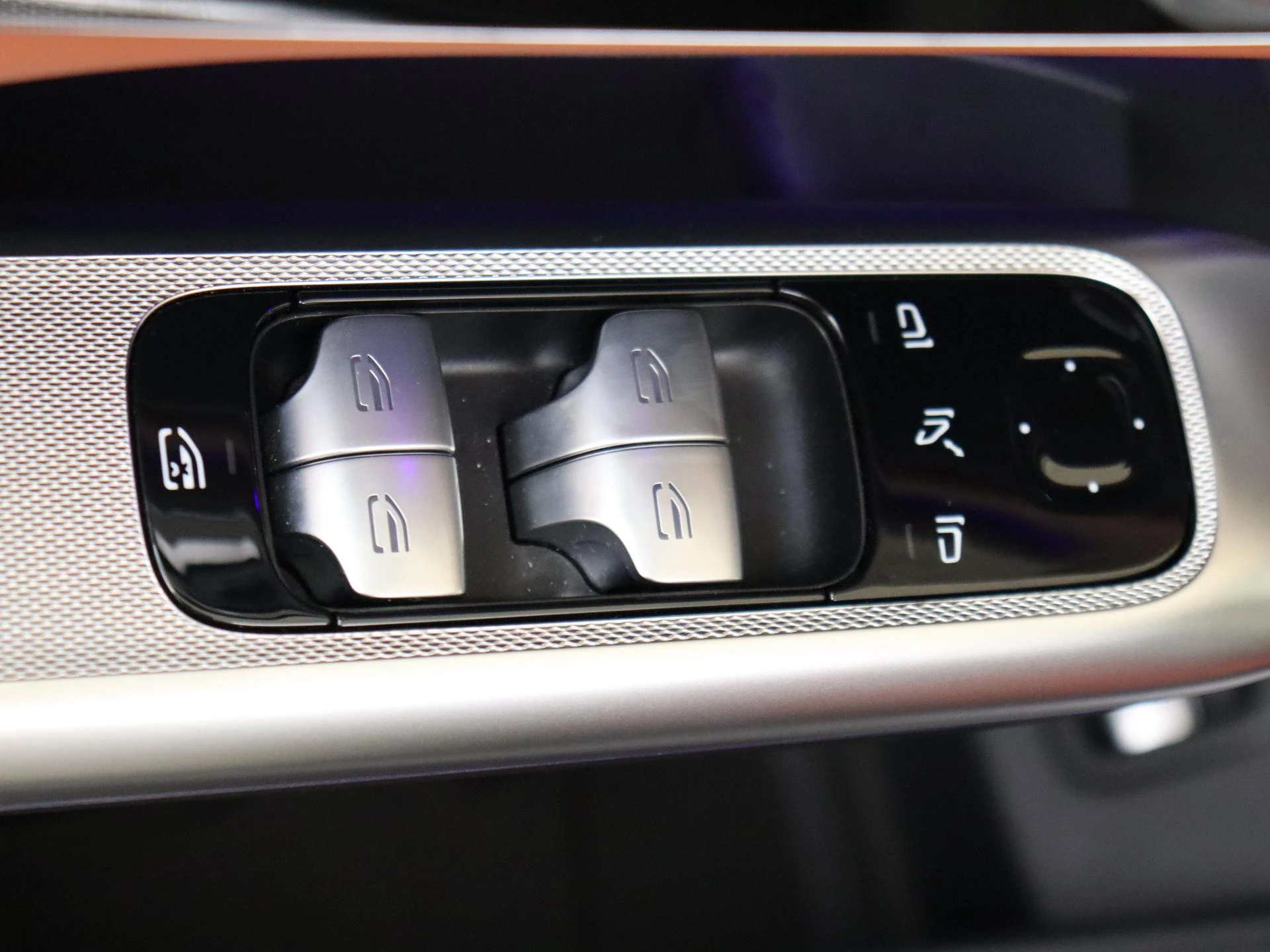 Mercedes-Benz-GLC-image-26