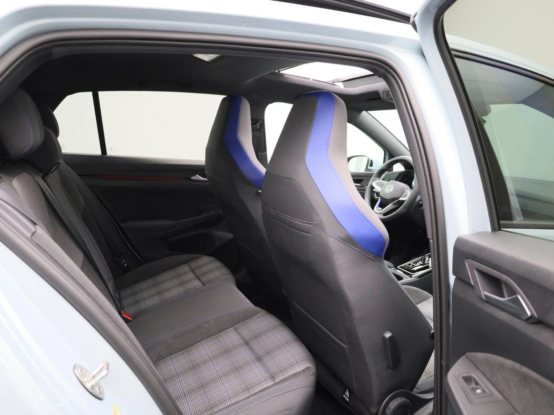 Volkswagen-Golf-image-41