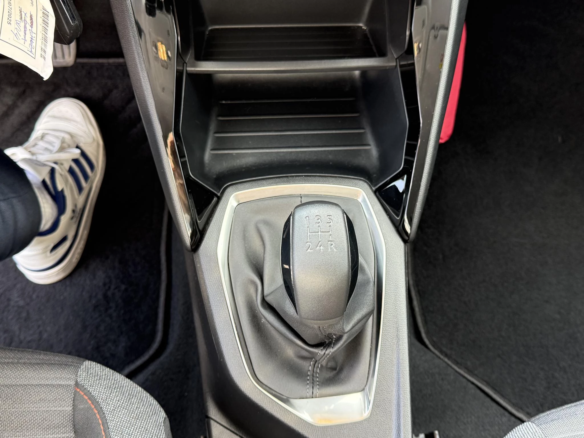 Peugeot-208-image-12