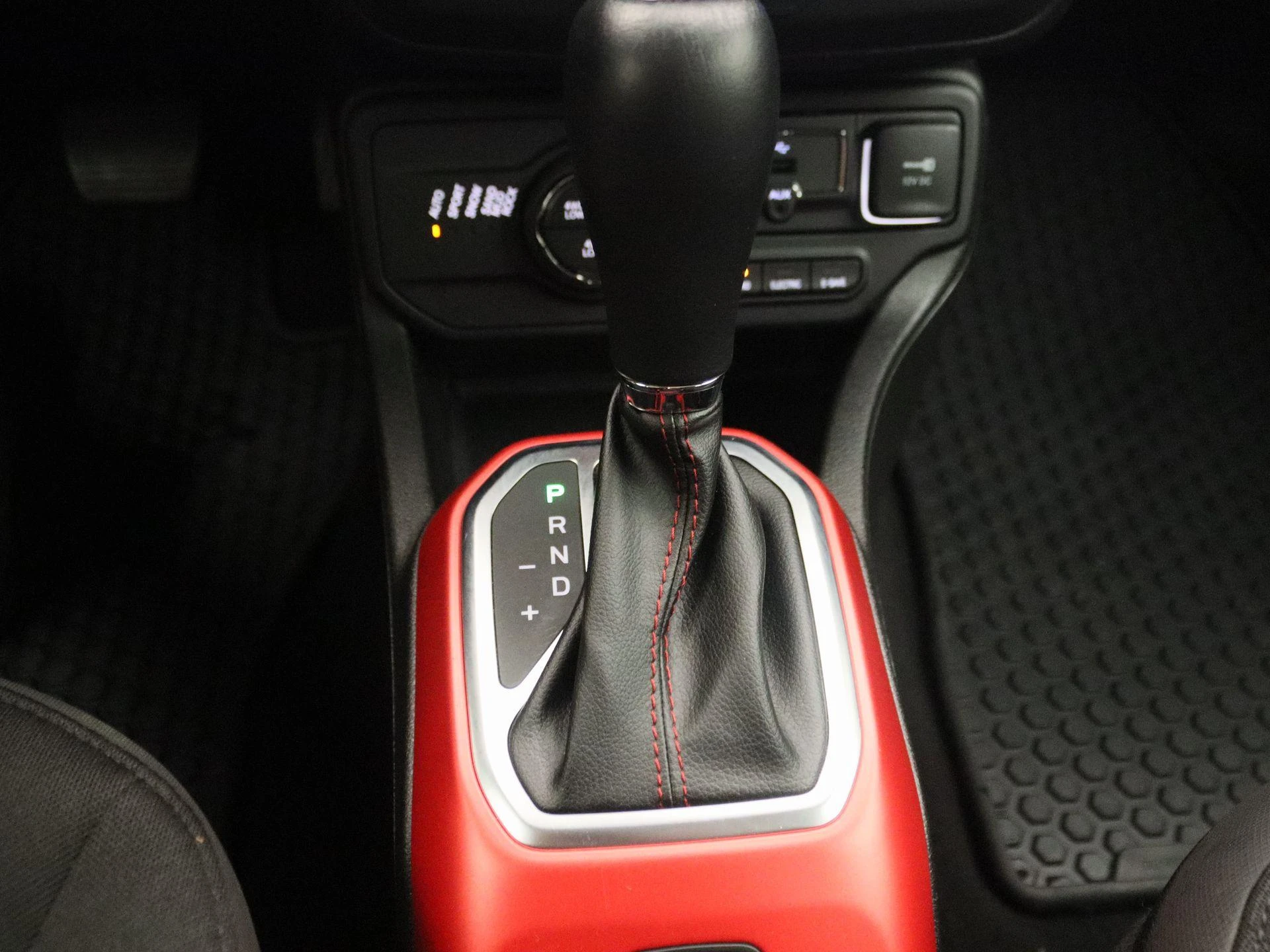 Jeep-Renegade-image-11