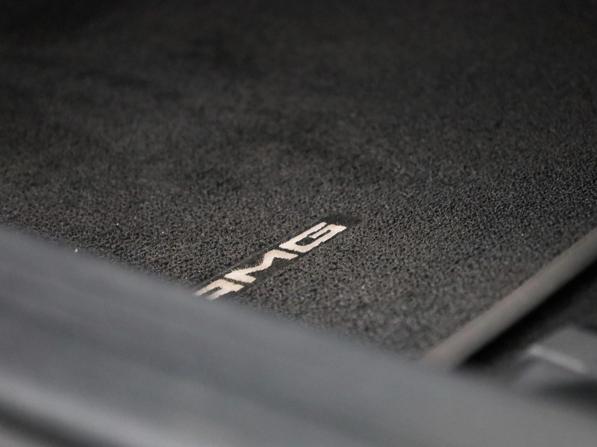 Mercedes-Benz-GLA-image-34