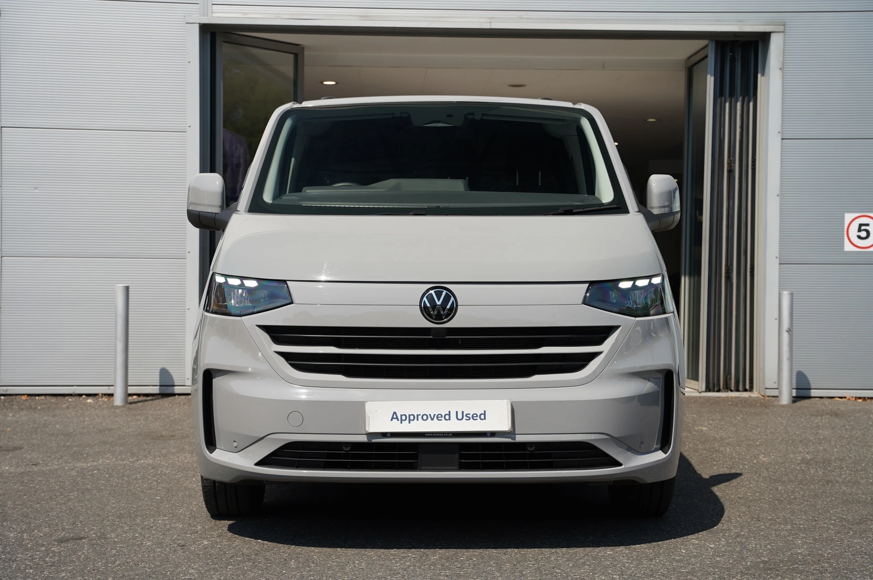 Volkswagen-Transporter-image-6