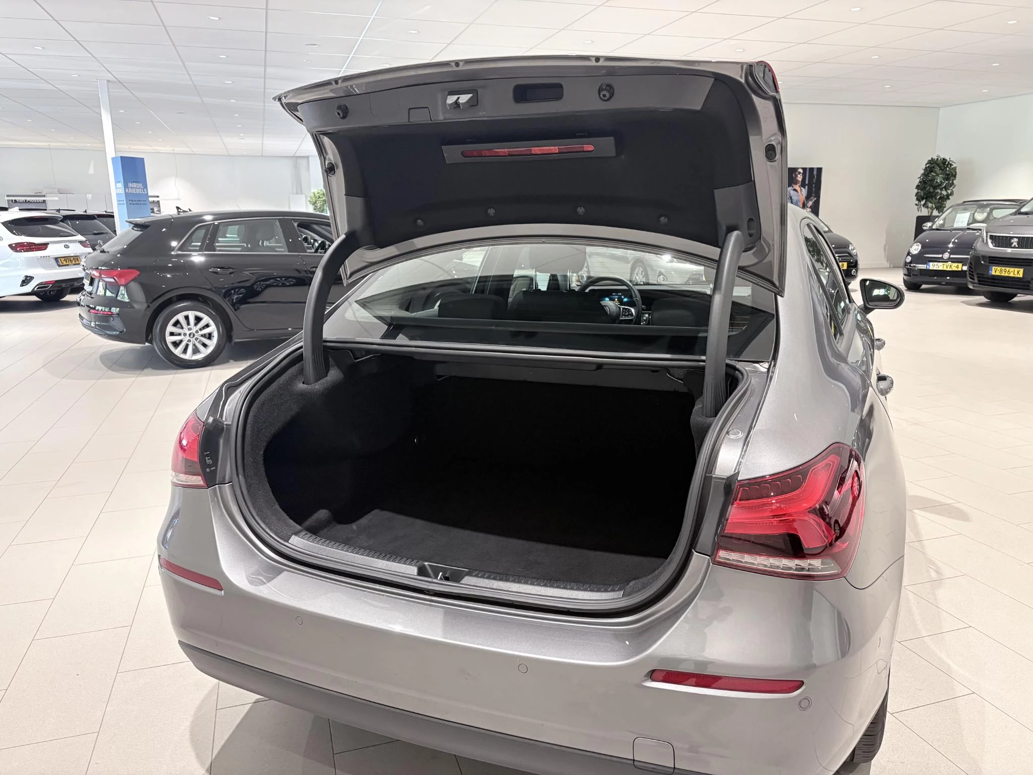 Mercedes-Benz-A-Klasse-image-4