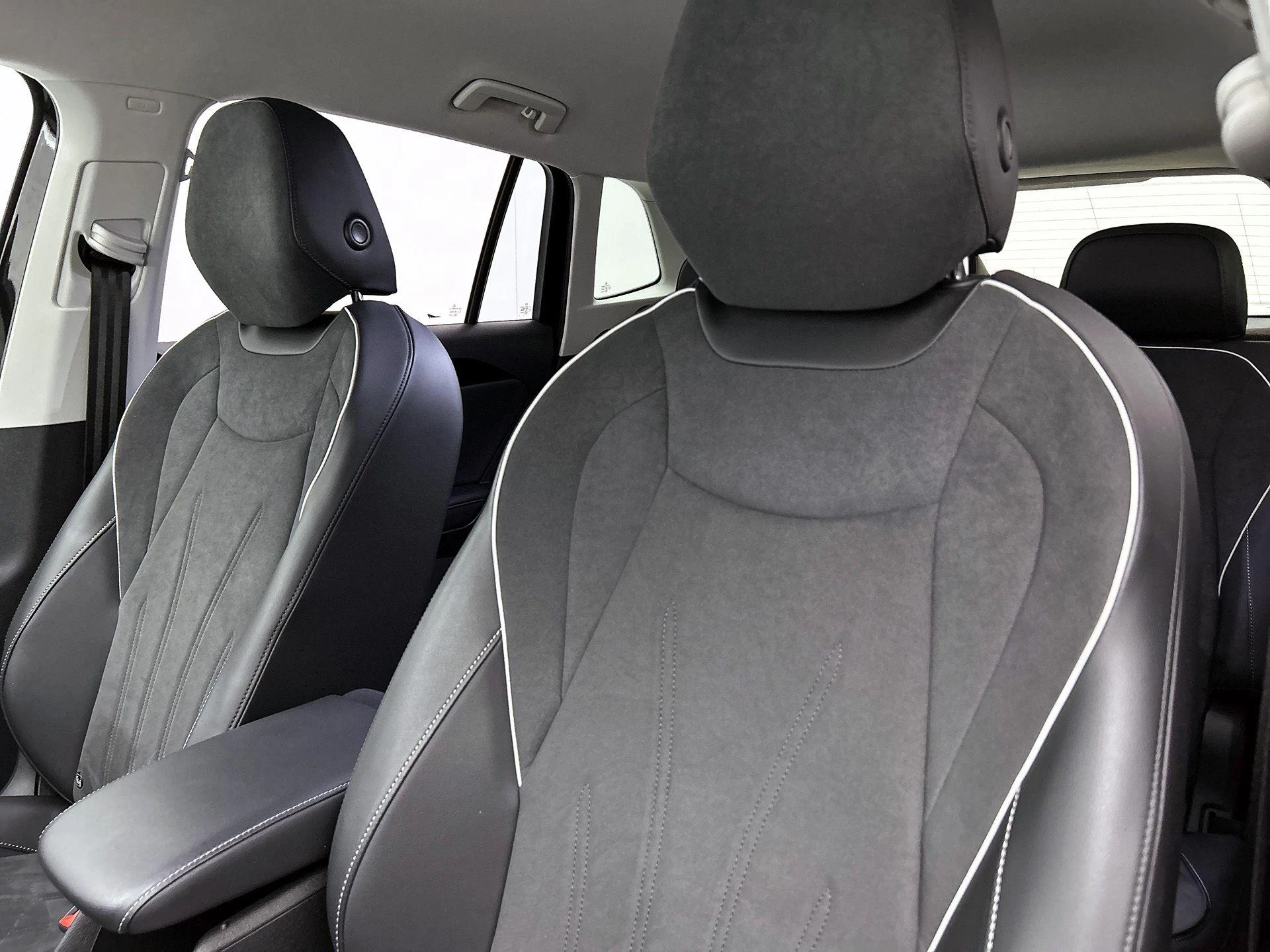 Volkswagen-Tiguan-image-12