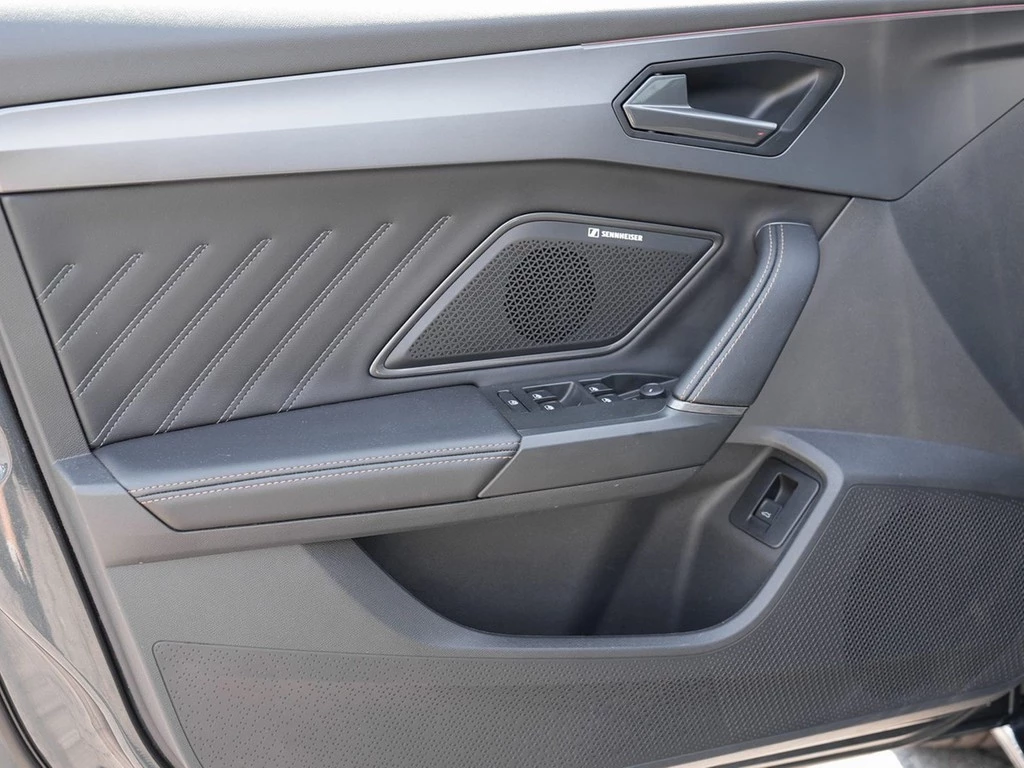 CUPRA Leon Sportstourer 1.5 eTSI DSG /Navi/AHK/LED/RFK