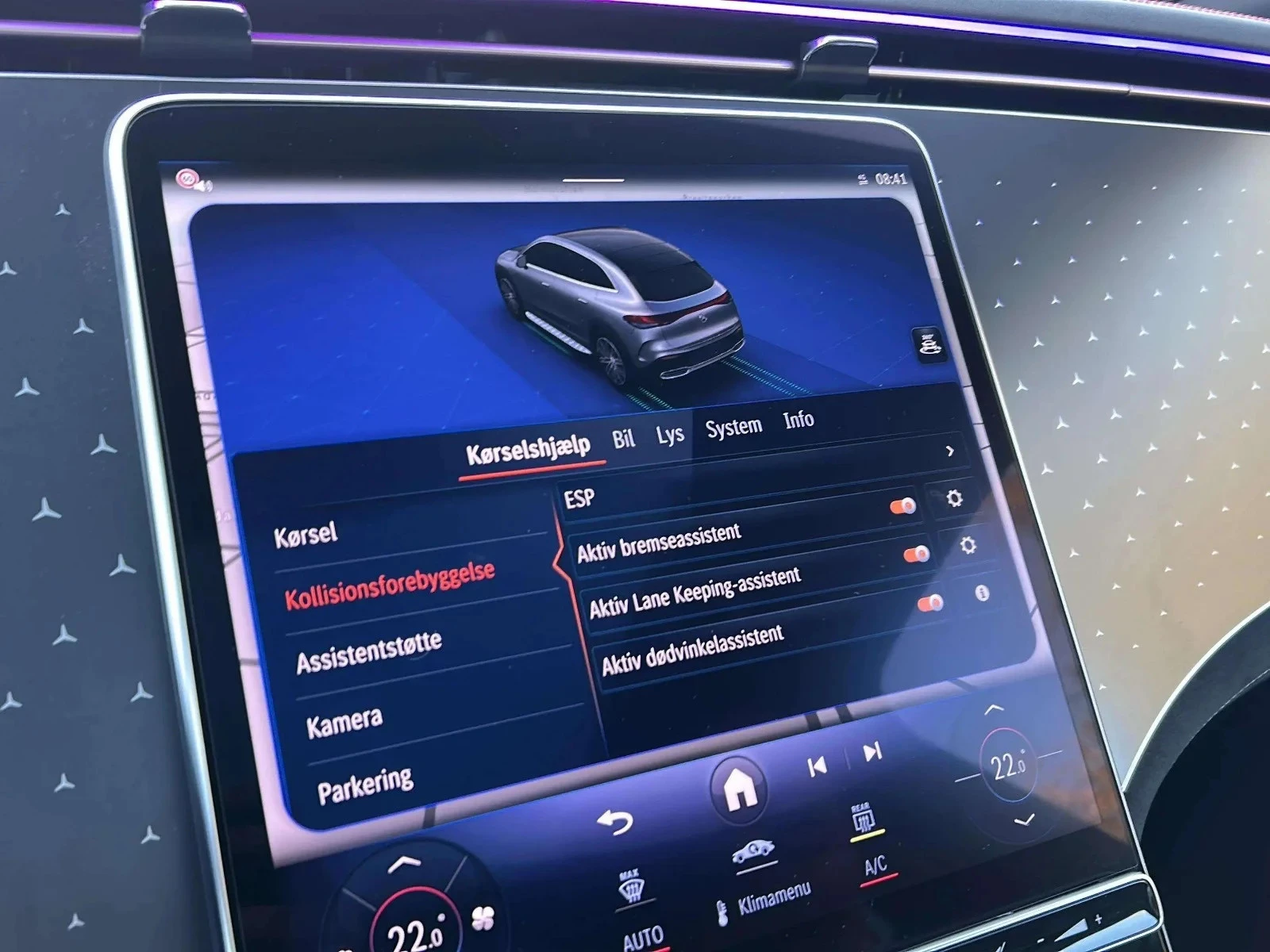 Mercedes-Benz-EQE-image-15