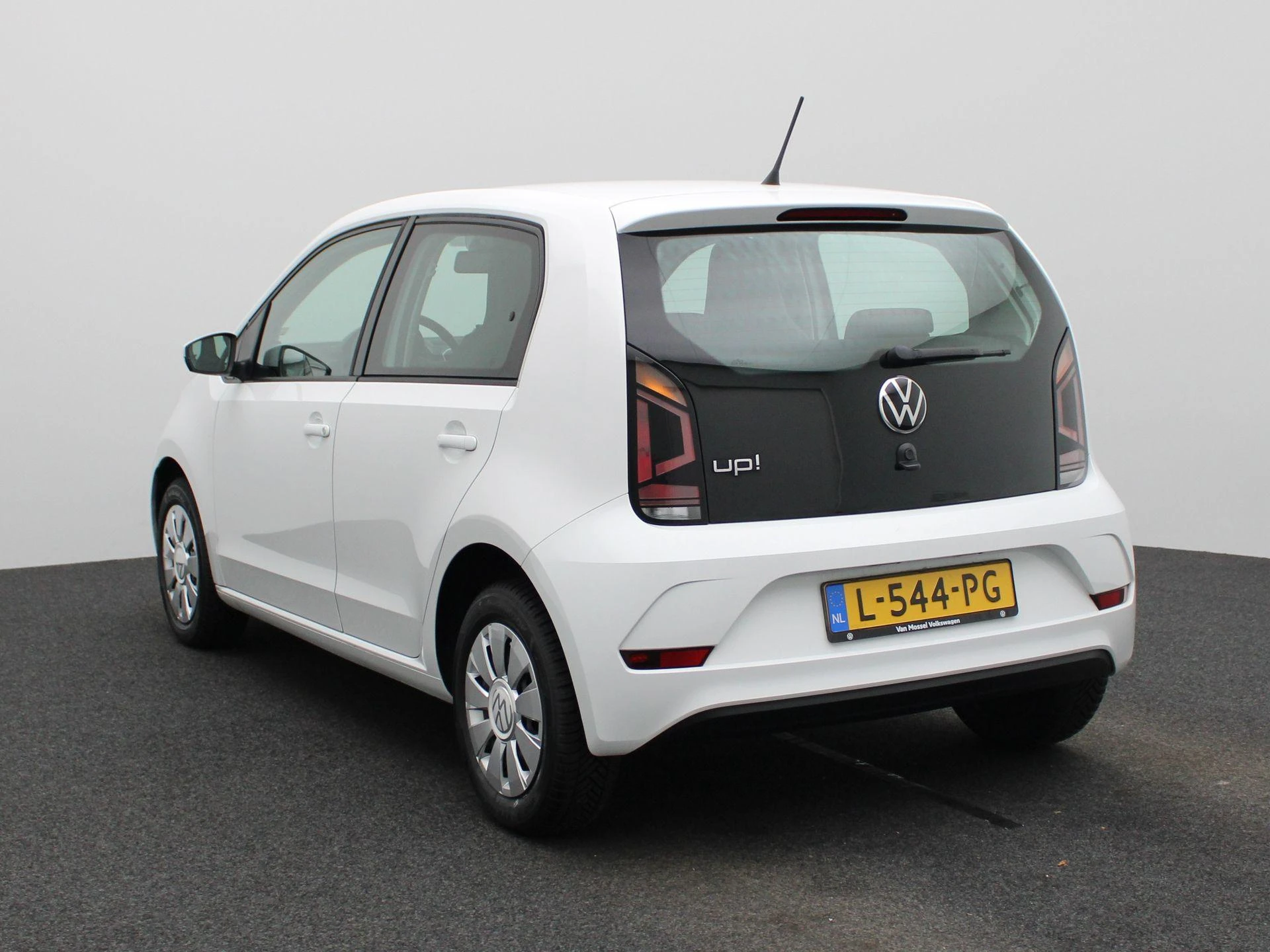 Volkswagen-up!-image-1