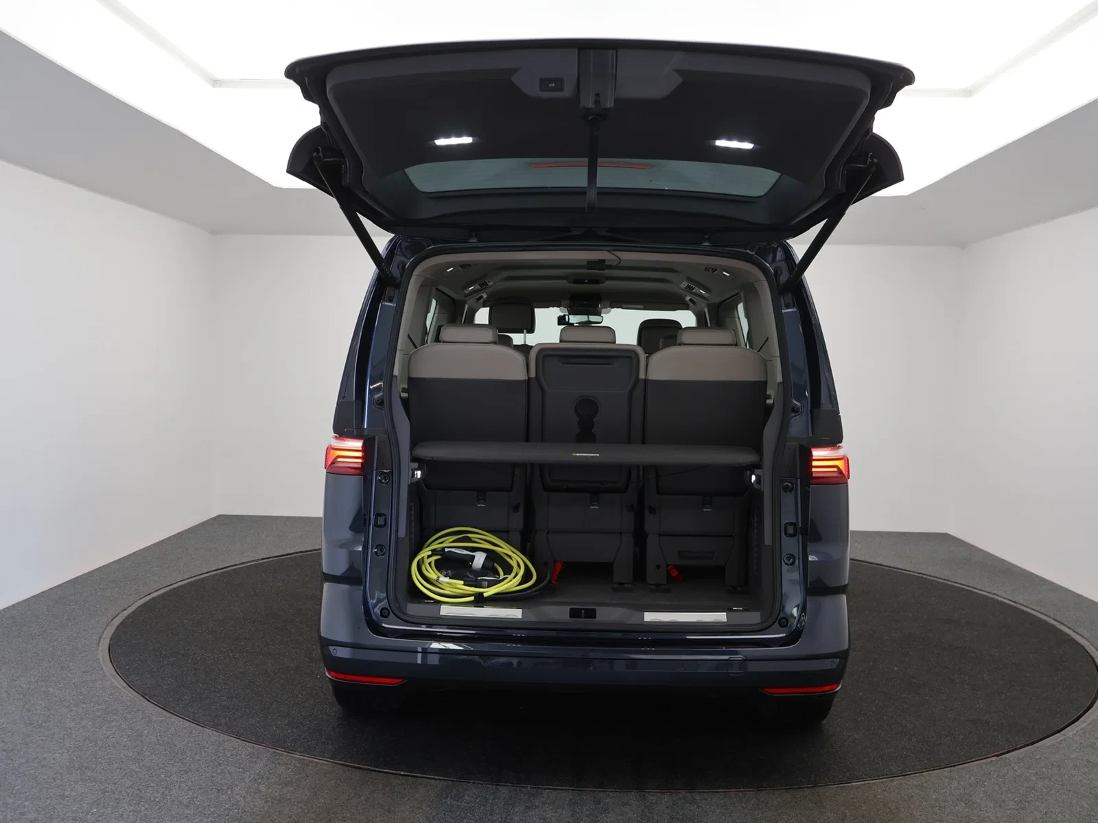 Volkswagen Multivan T7 eHybrid (PHEV) Multivan Style Korte versie 1.5 eHybrid 4X4 245PK *AUTOMAAT*7 ZITPLAATSEN*LEDER*ALCANTARA*CAMERA*PDC
