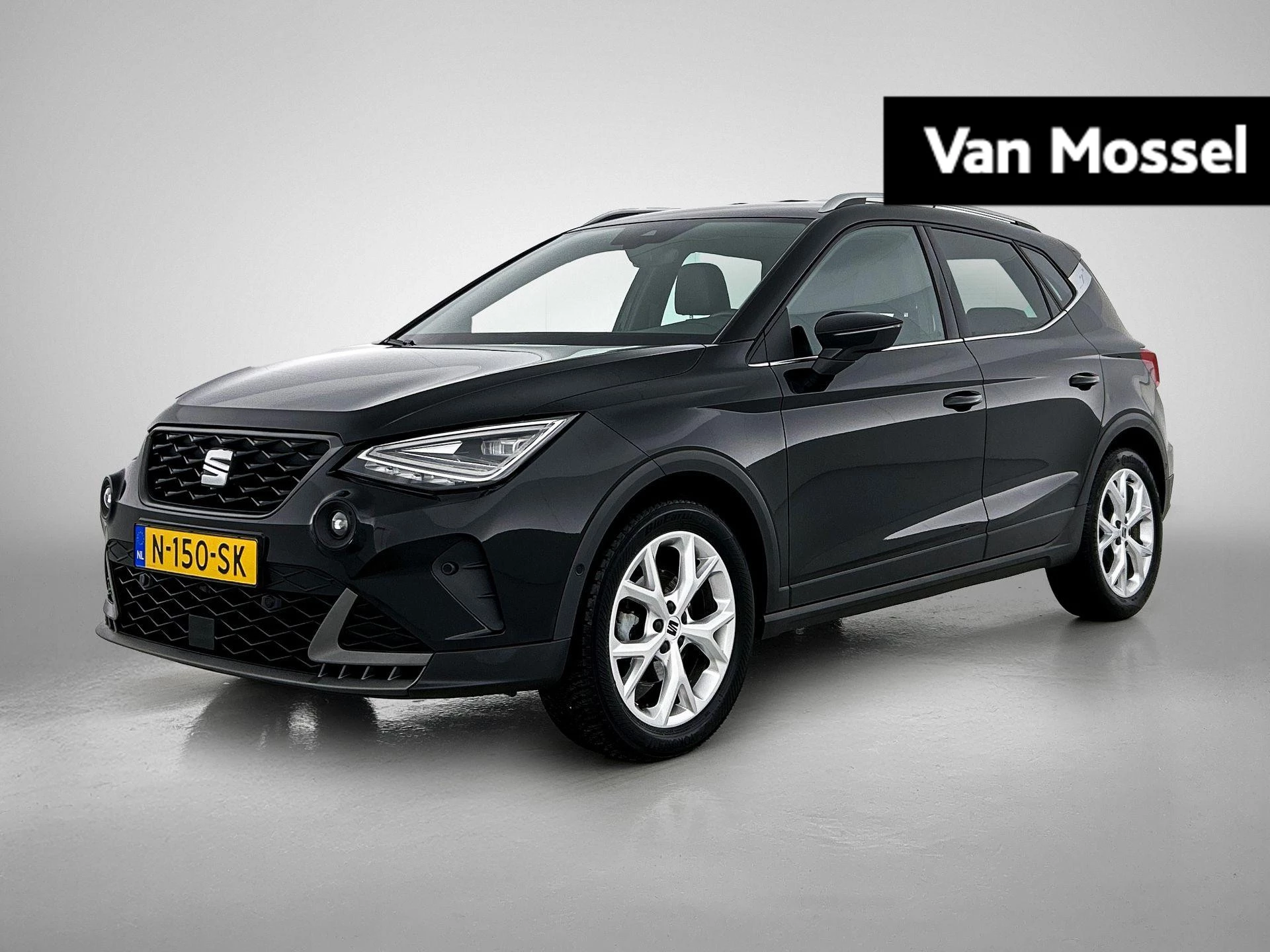 SEAT-Arona-image-0