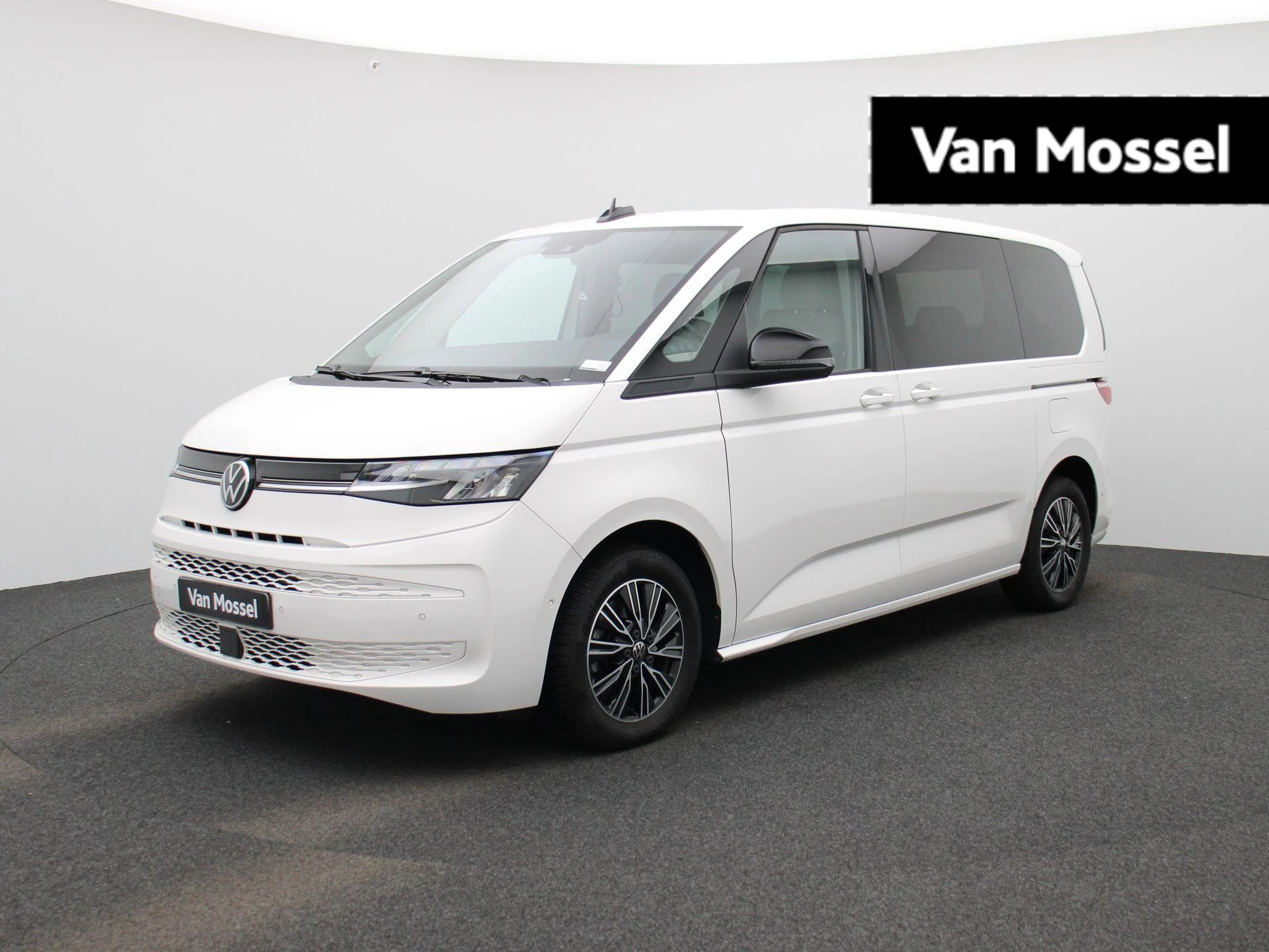 Volkswagen-Multivan-image-0