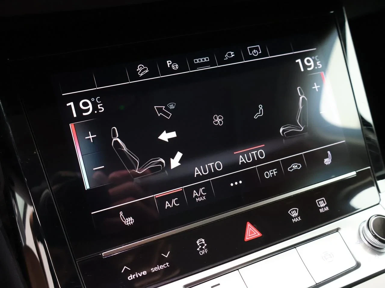 Audi e-tron Audi e-tron 95kWh 55 QUATTRO 408PK *AUTOMAAT*PANODAK*TREKHAAK*BRUIN LEDER*ACC*CAMERA*PDC*NAVI*APP-CONNECT*...*