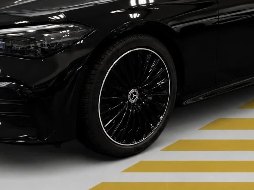 Mercedes-Benz-CLE 200-image-5