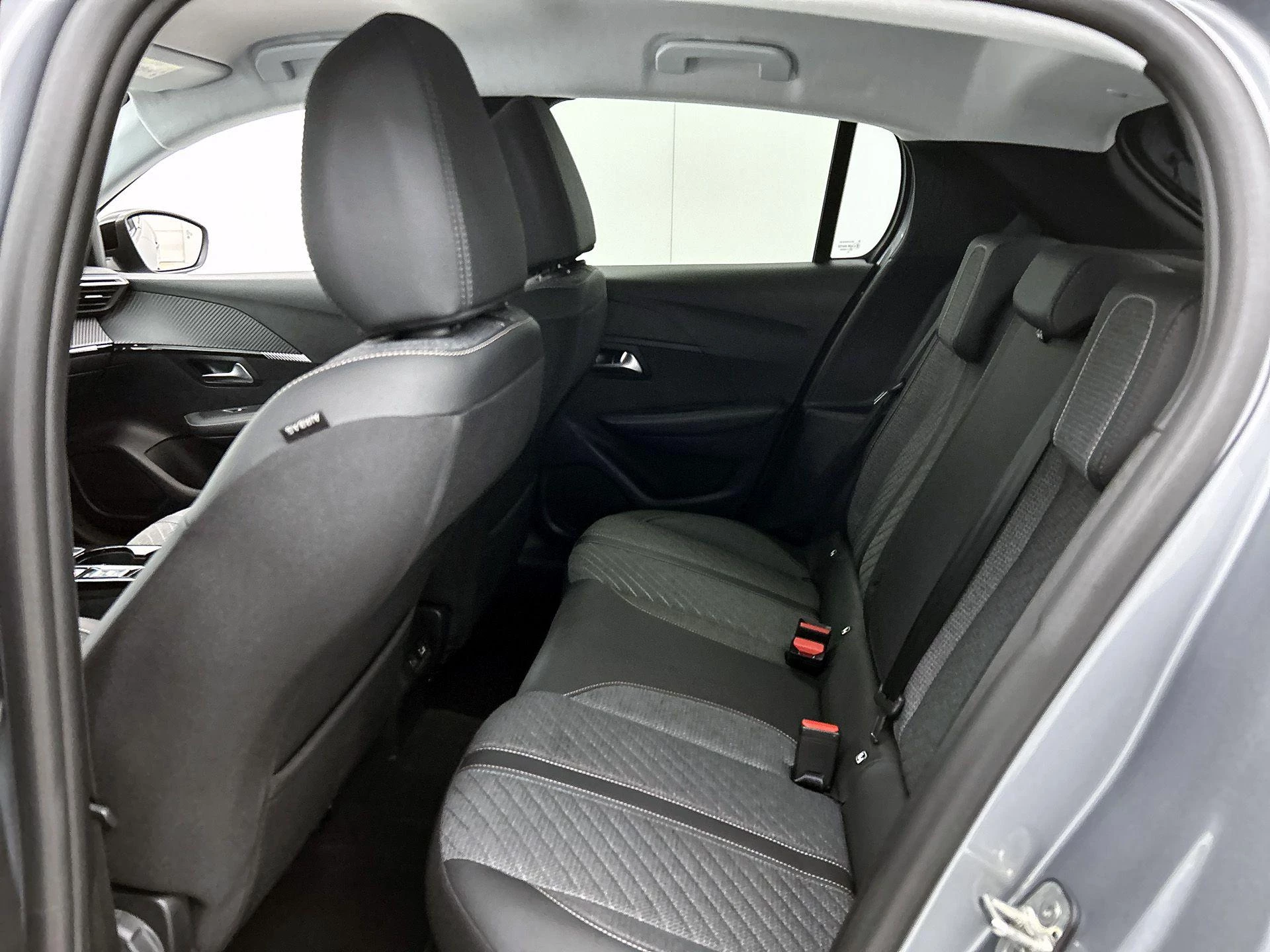 Peugeot-208-image-25
