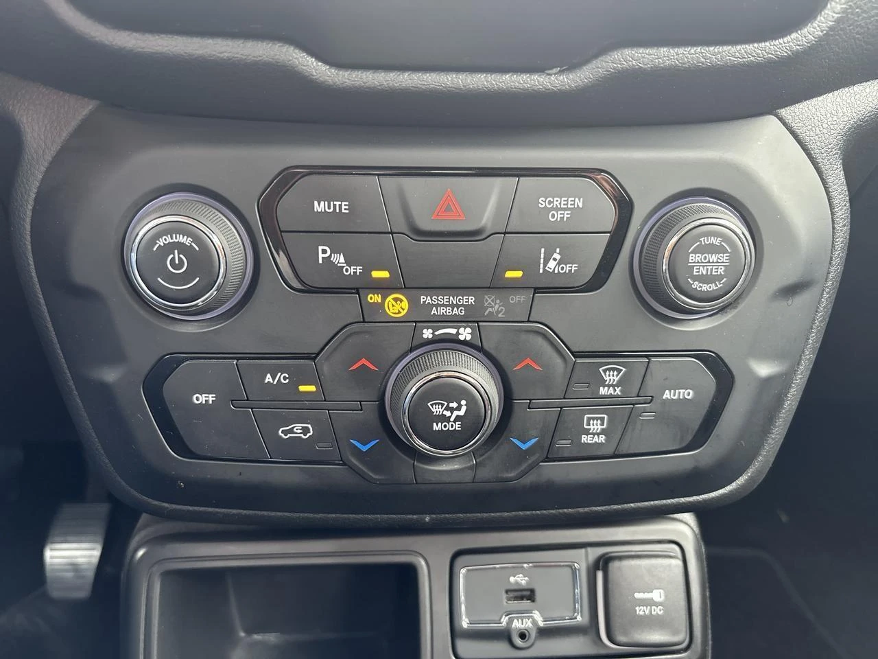 Jeep-Renegade-image-13