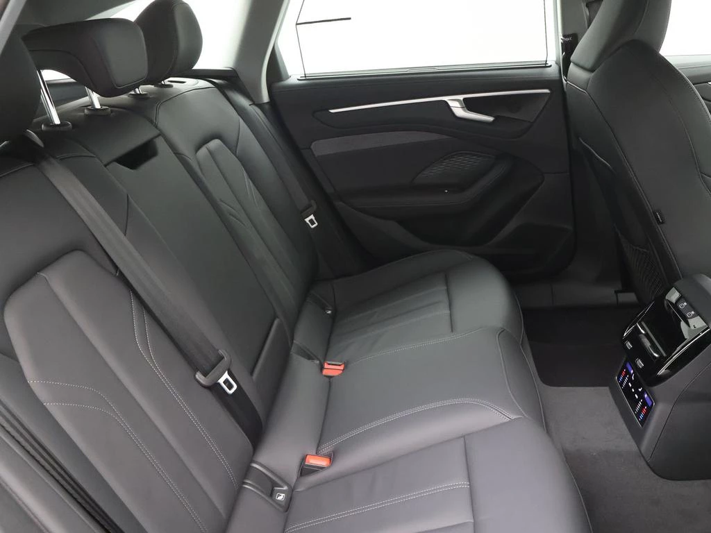 Audi A6 Avant Audi A6 Avant Advanced 2.0TDI QUATTRO DEMO 204PK *AUTOMAAT*360° CAMERA*TREKHAAK*PDC*NAVI*APP-CONNECT*...*