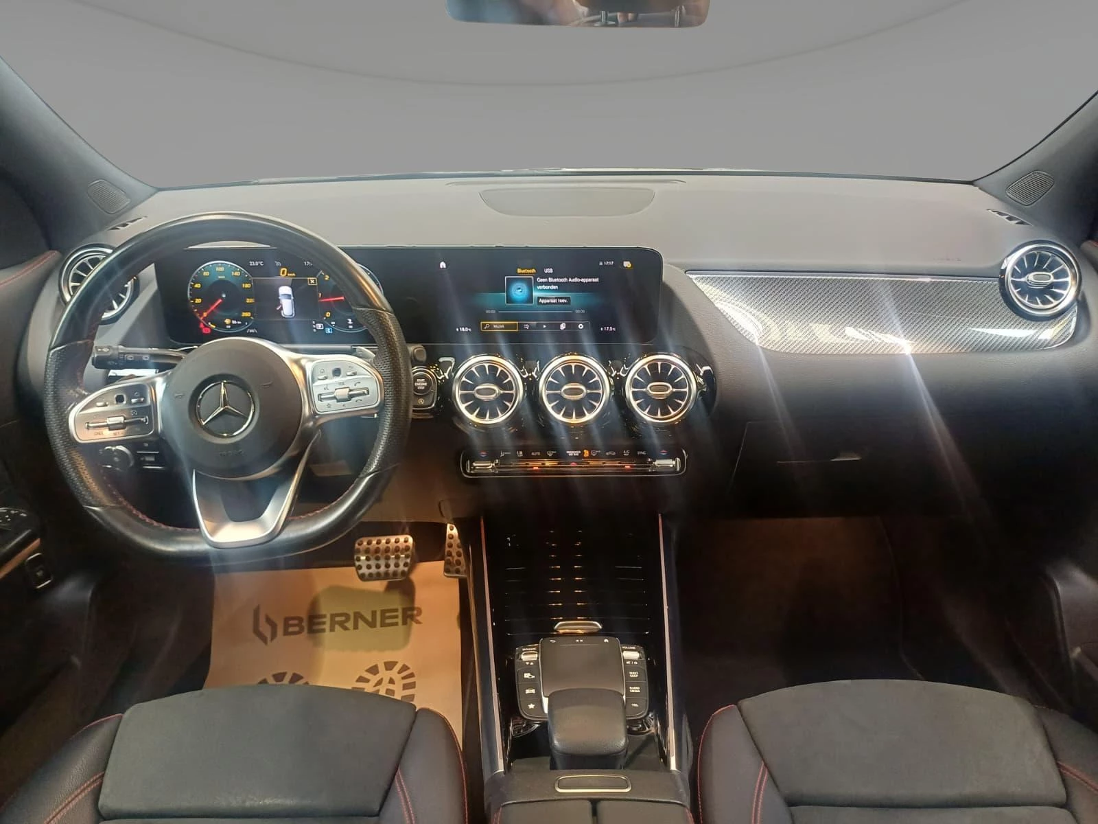 Mercedes-Benz GLA 200 d + AMG LINE + TREKHAAK + CAMERA +