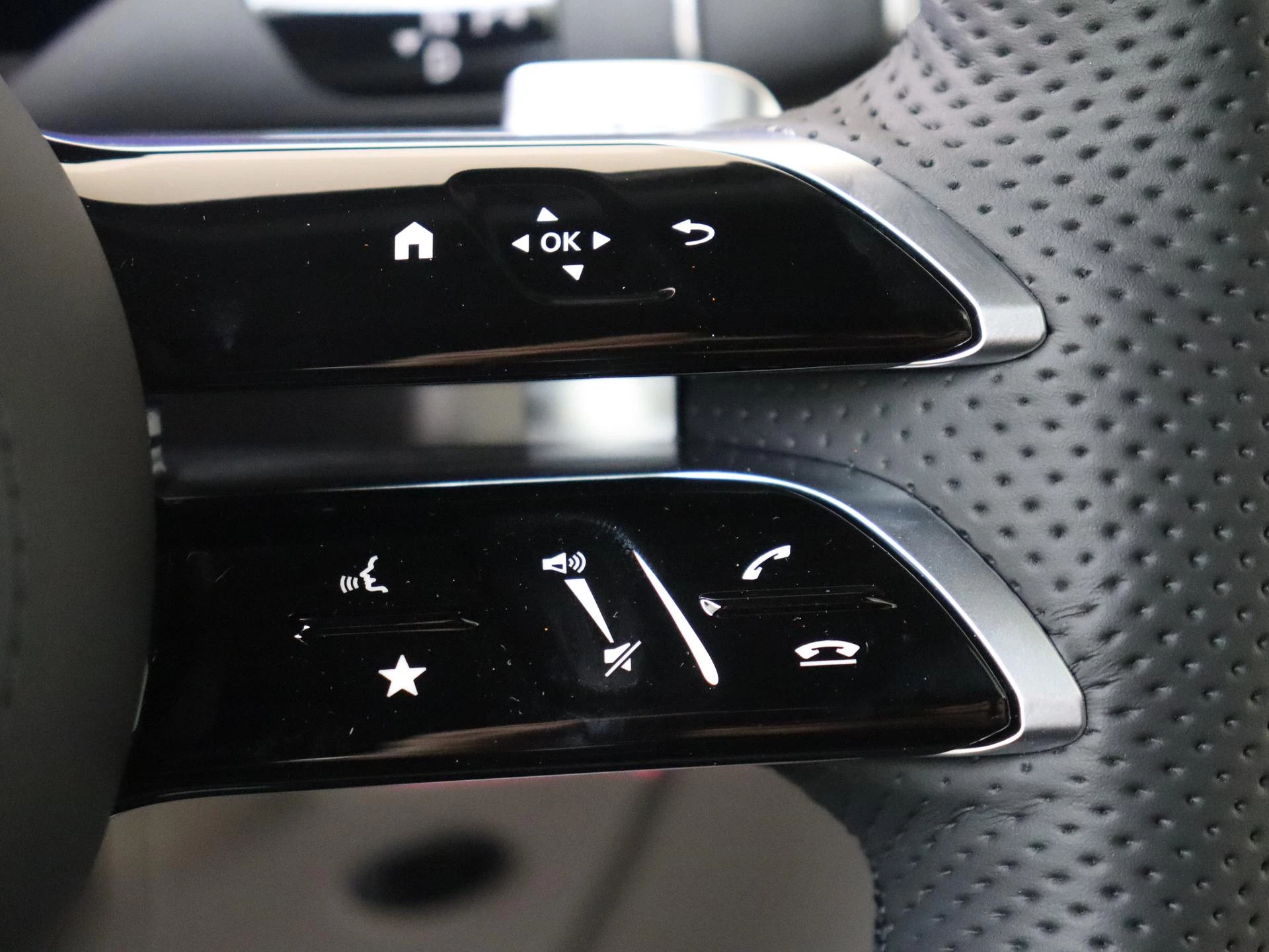 Mercedes-Benz-G-Klasse-image-15