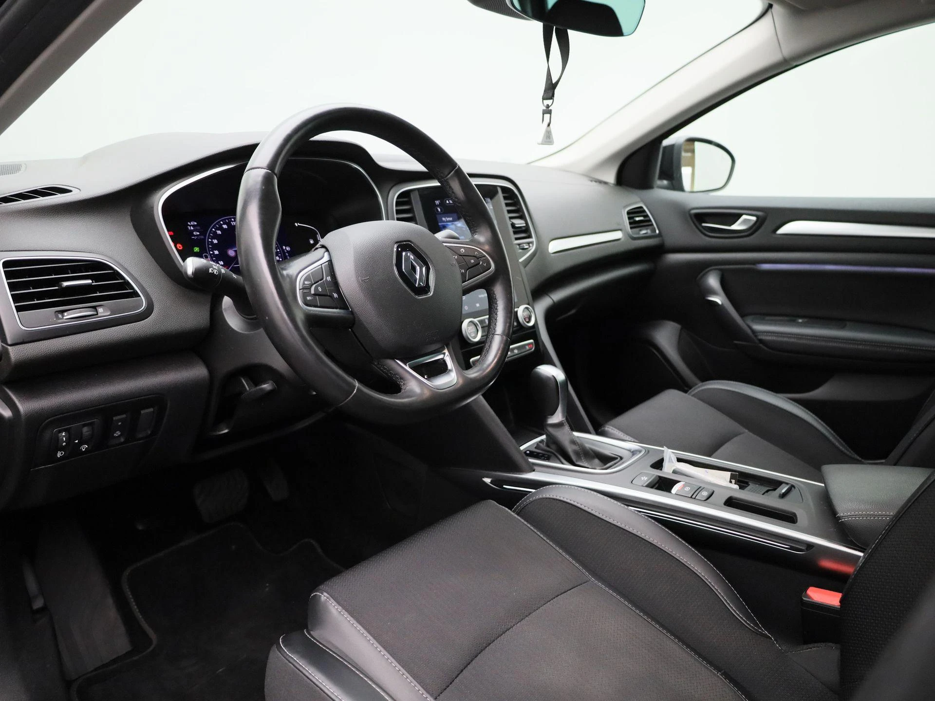 Renault-Mégane Estate-image-29