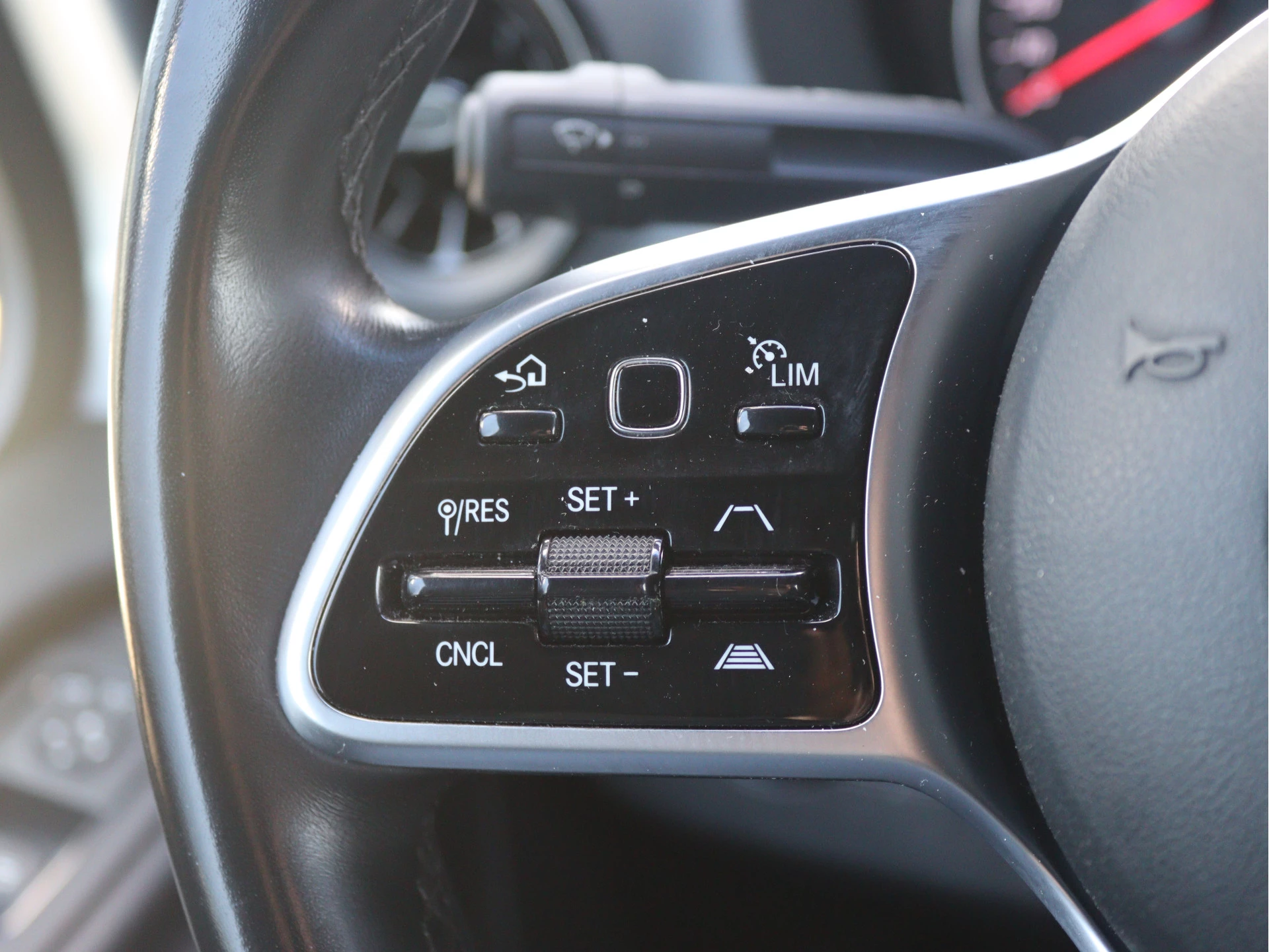 Mercedes-Benz-Sprinter-image-7