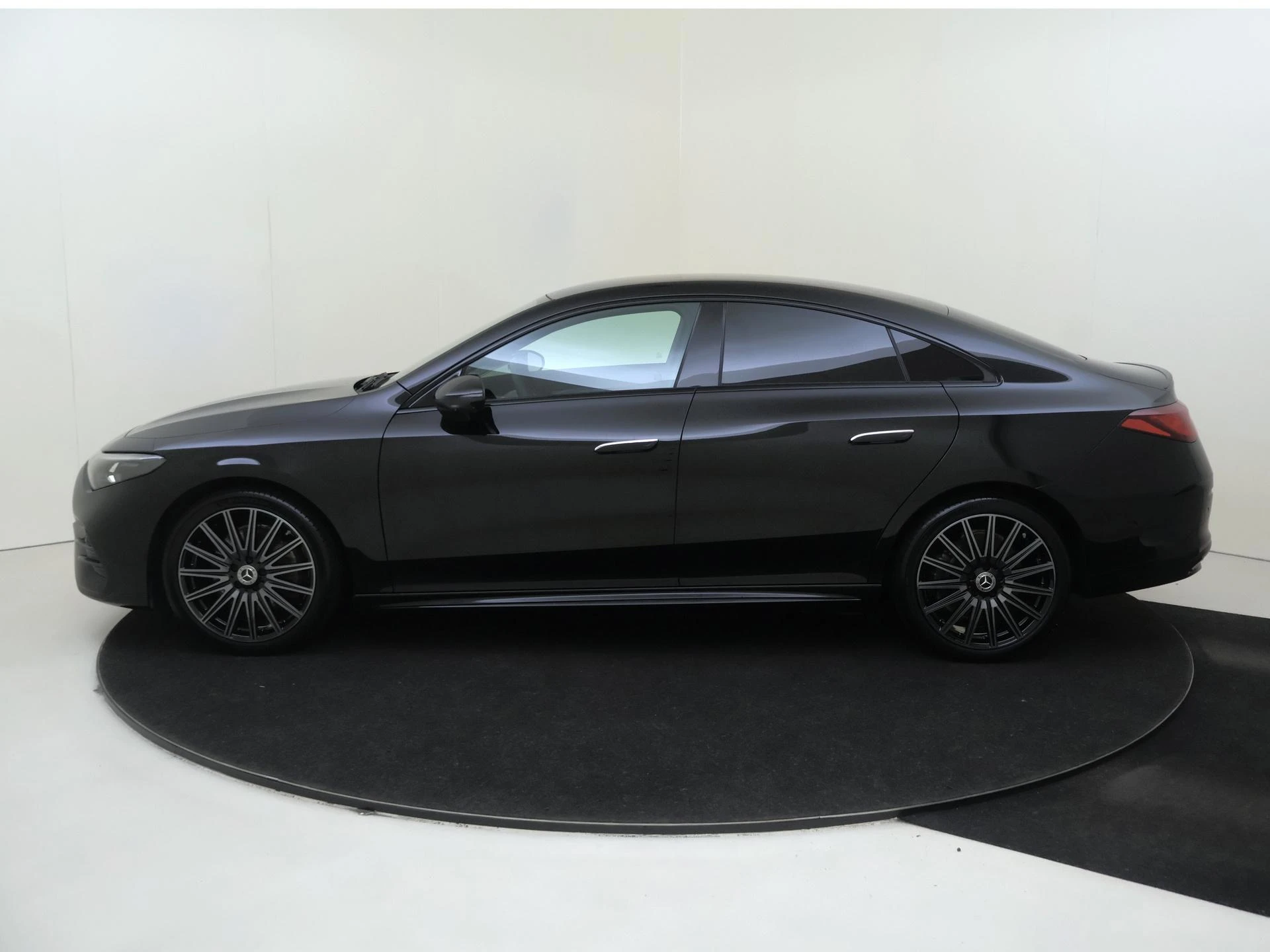 Mercedes-Benz-CLA-image-7