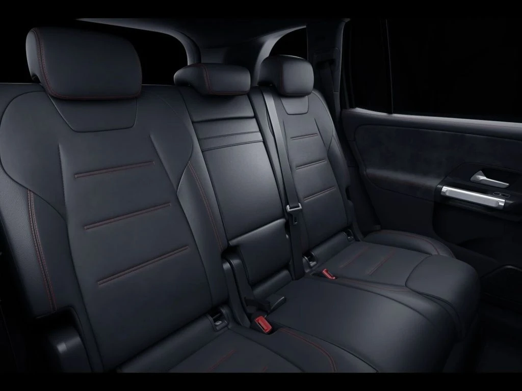 Mercedes-Benz-GLB 200 d-image-11