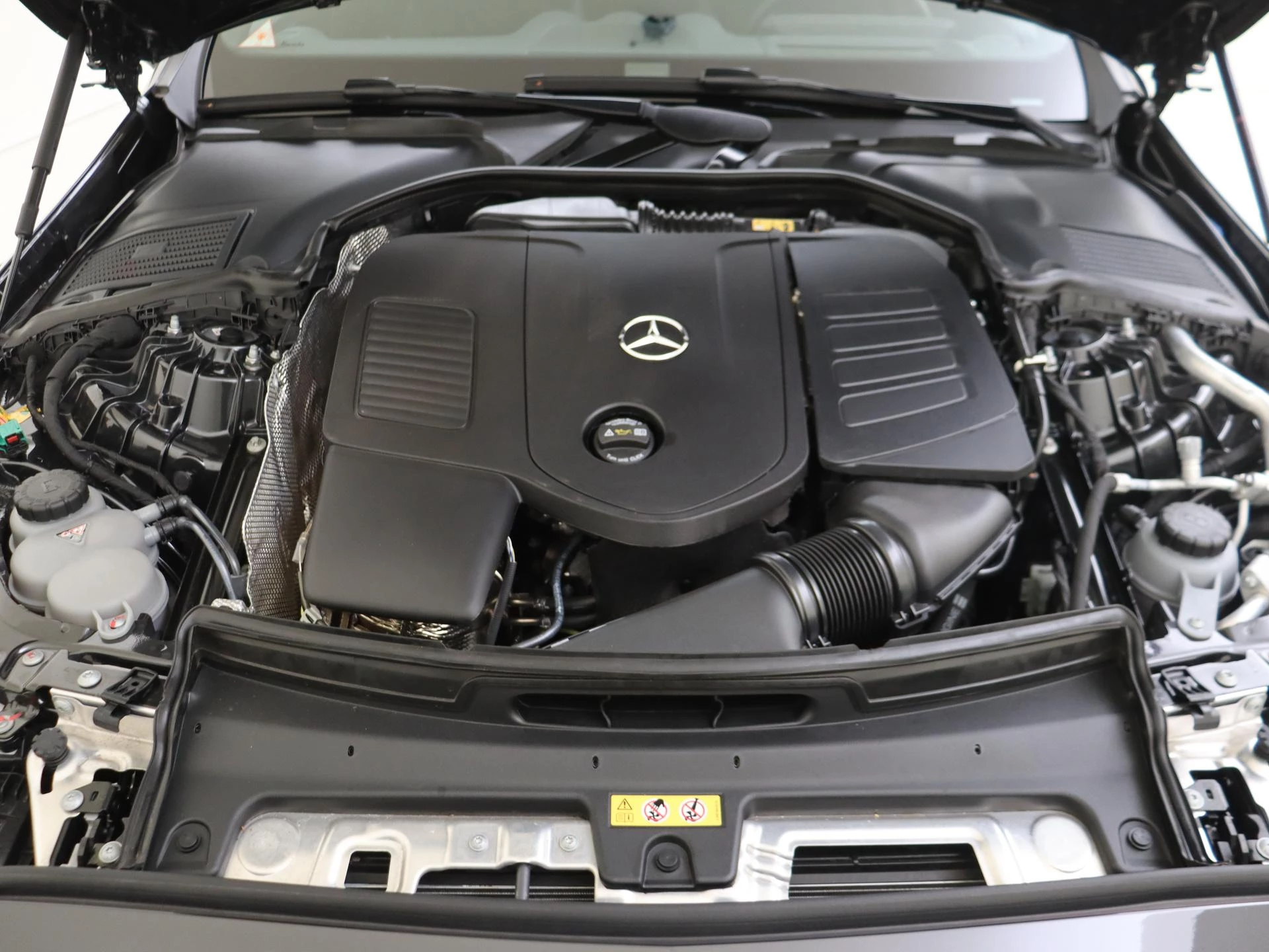 Mercedes-Benz-C-Klasse-image-4