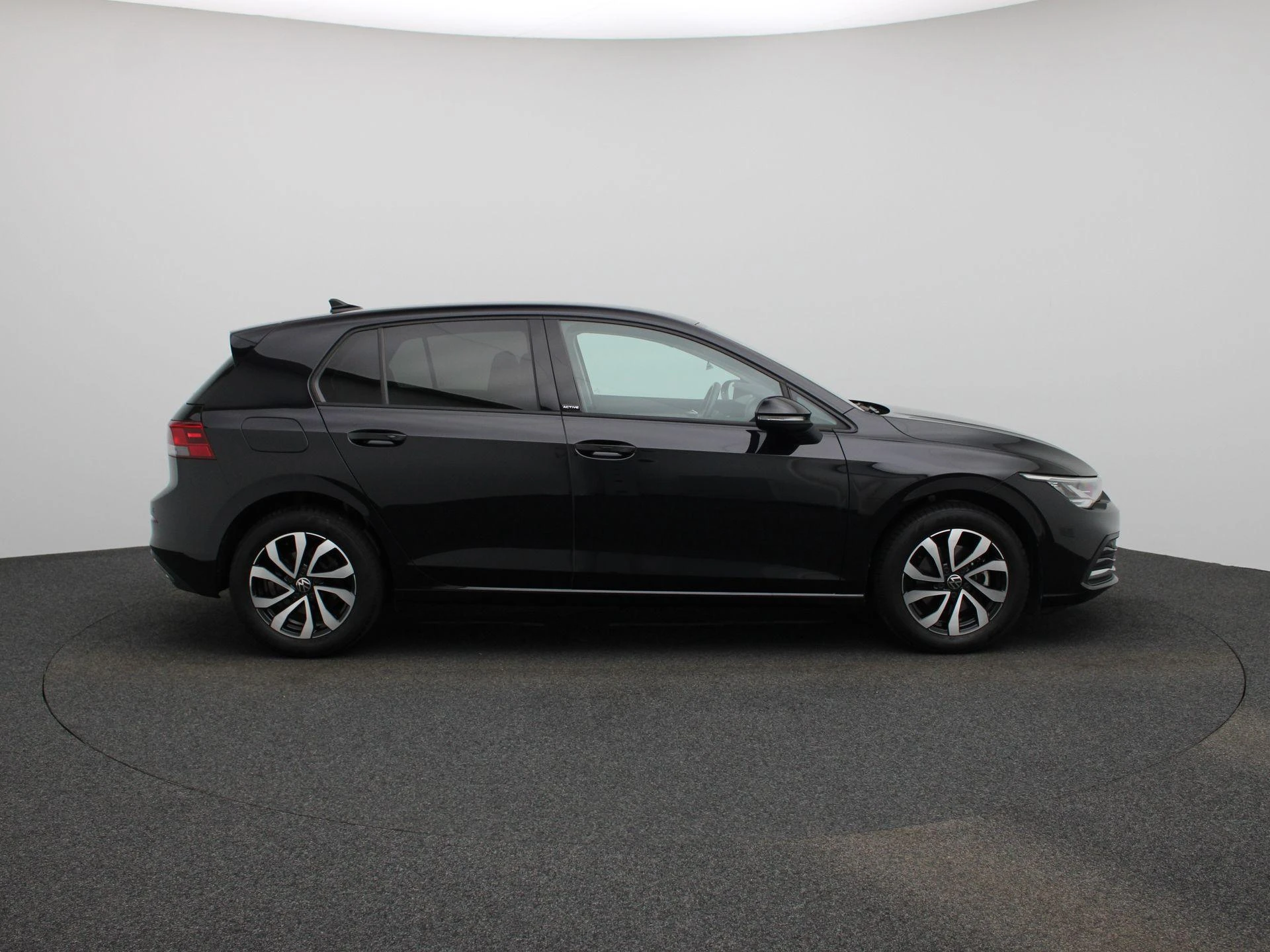 Volkswagen-Golf-image-6