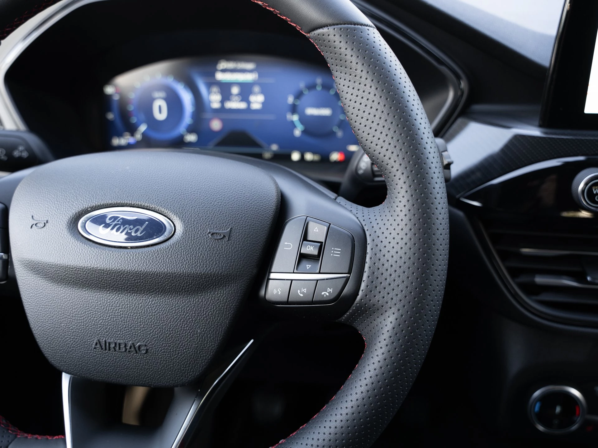 Ford Kuga ST-Line X*PANO*AHK*KAM*ACC*NAVI*SOUND-SYS.