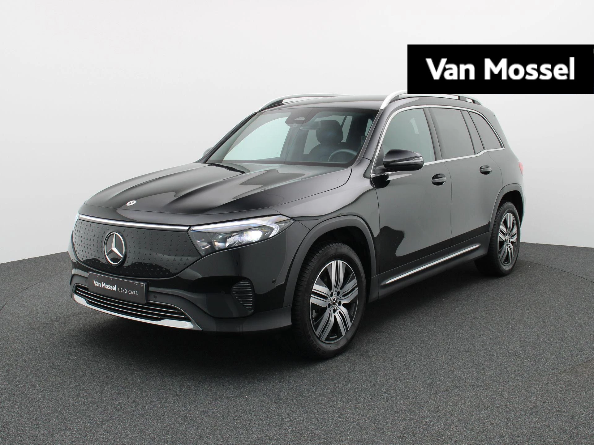 Mercedes-Benz-EQB-image-0