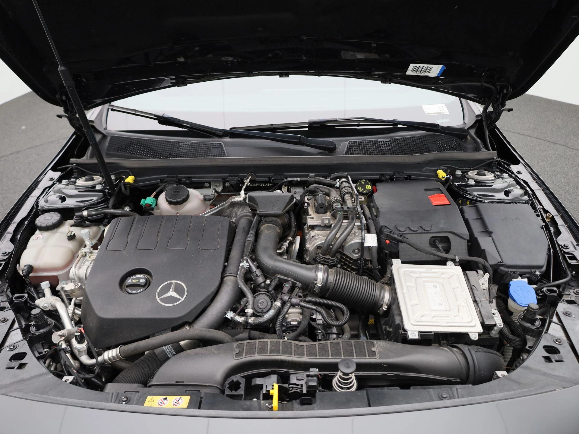 Mercedes-Benz-CLA-image-43