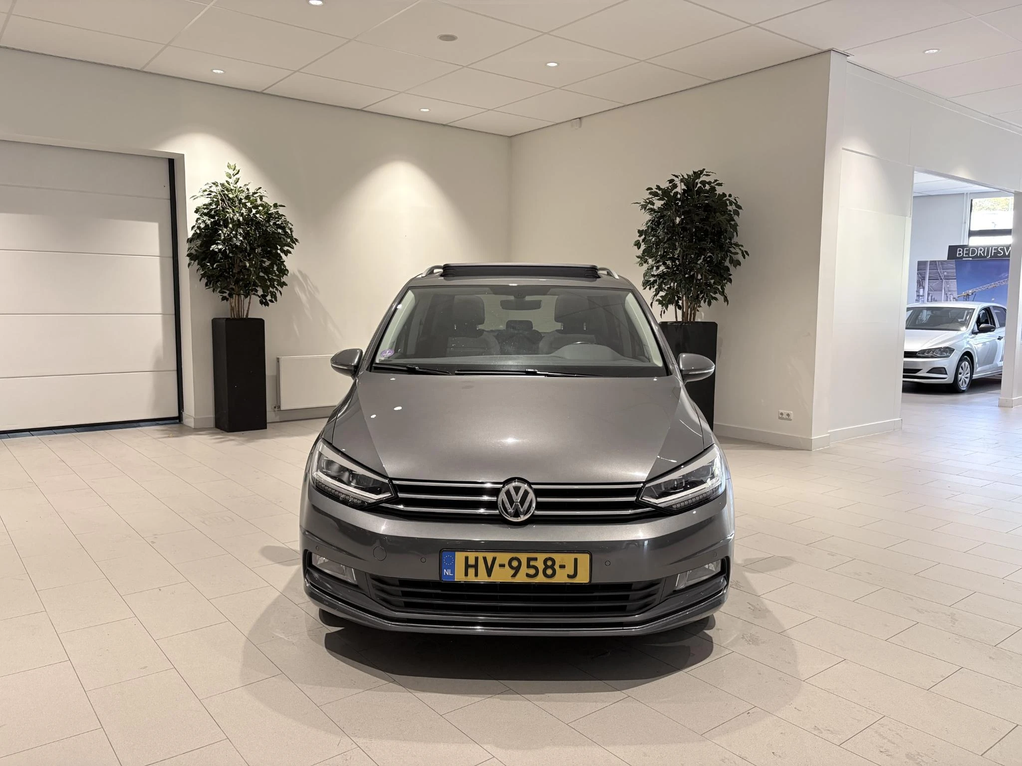 Volkswagen-Touran-image-11