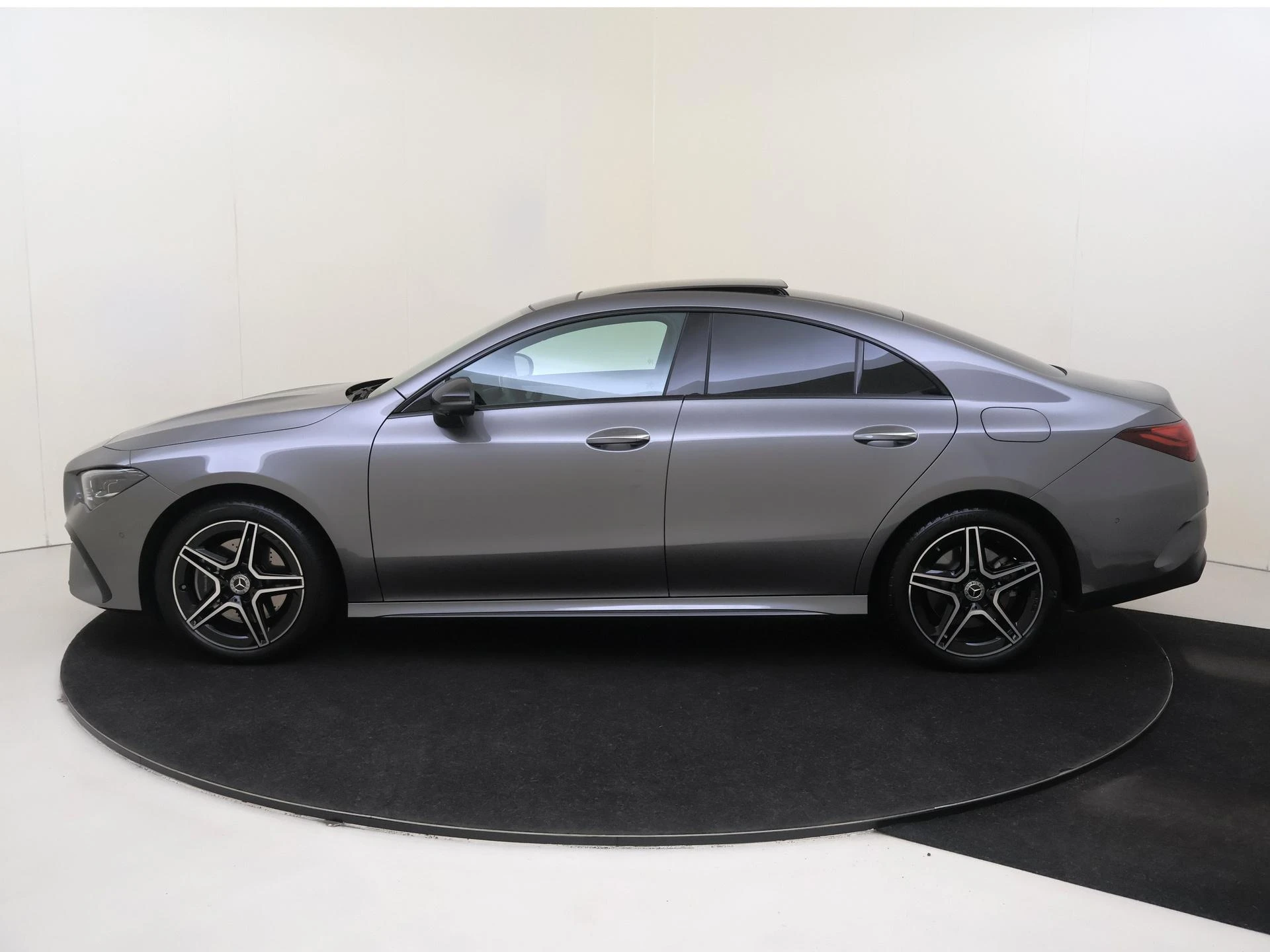 Mercedes-Benz-CLA-image-7