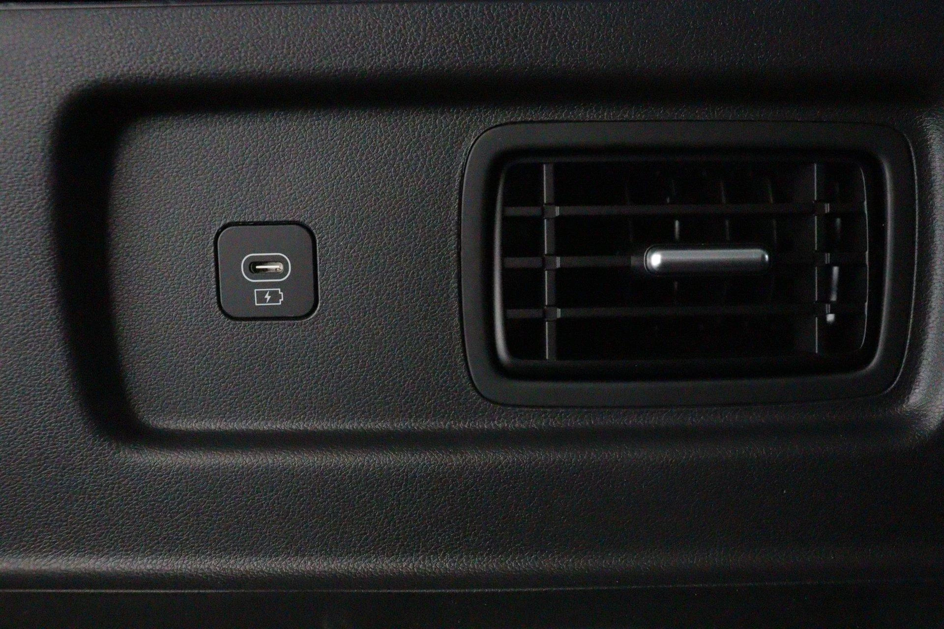 Hyundai-Santa Fe-image-49