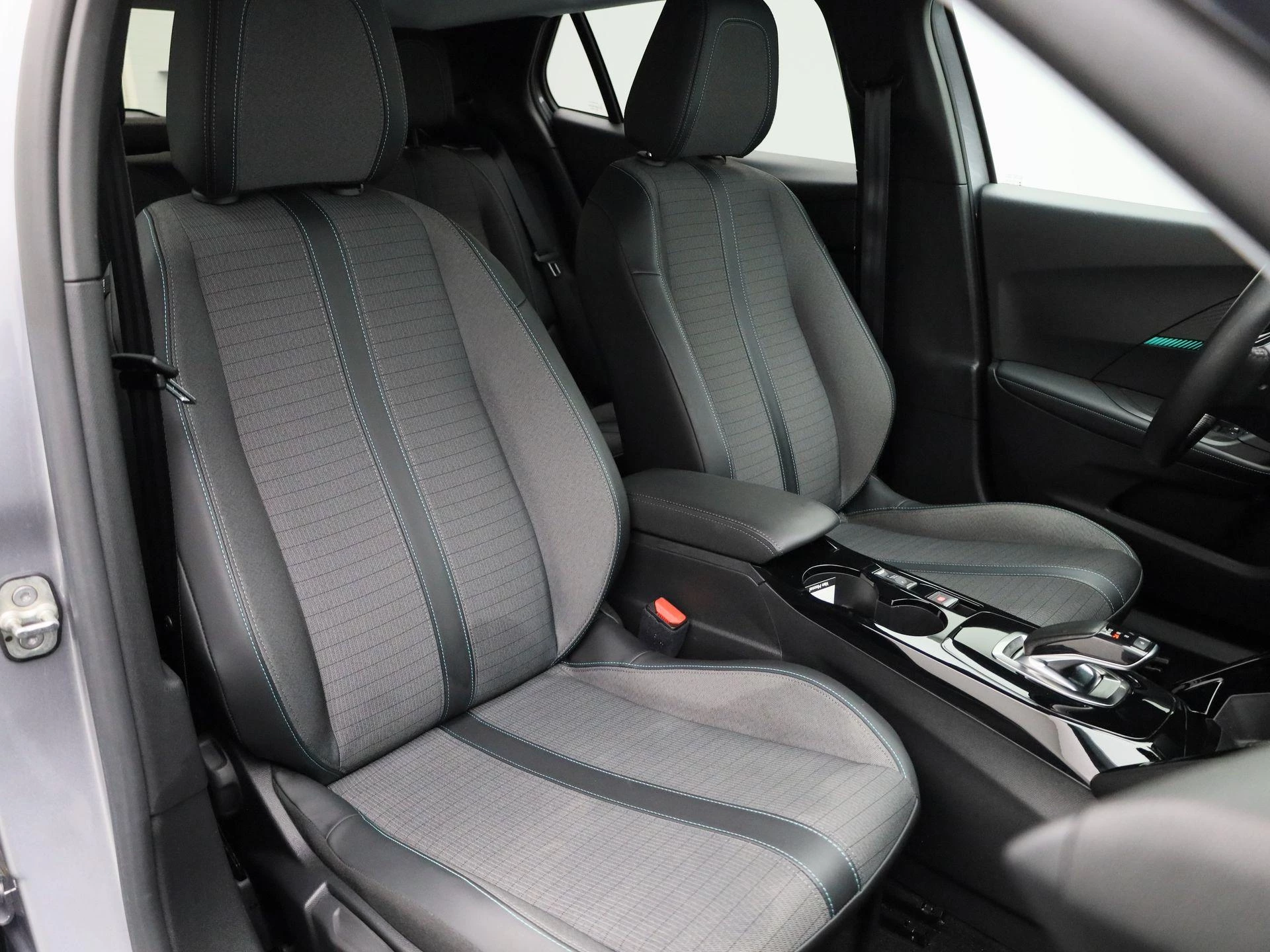 Peugeot-e-2008-image-42