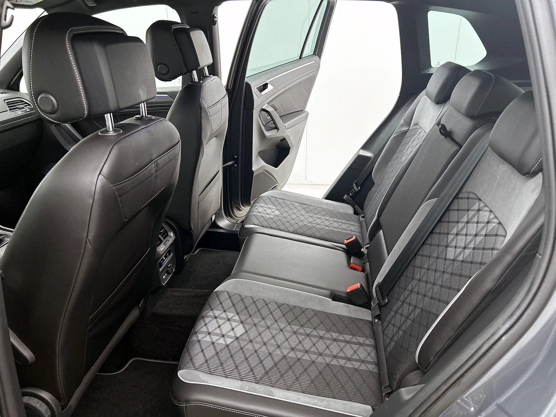 Volkswagen-Tiguan-image-18