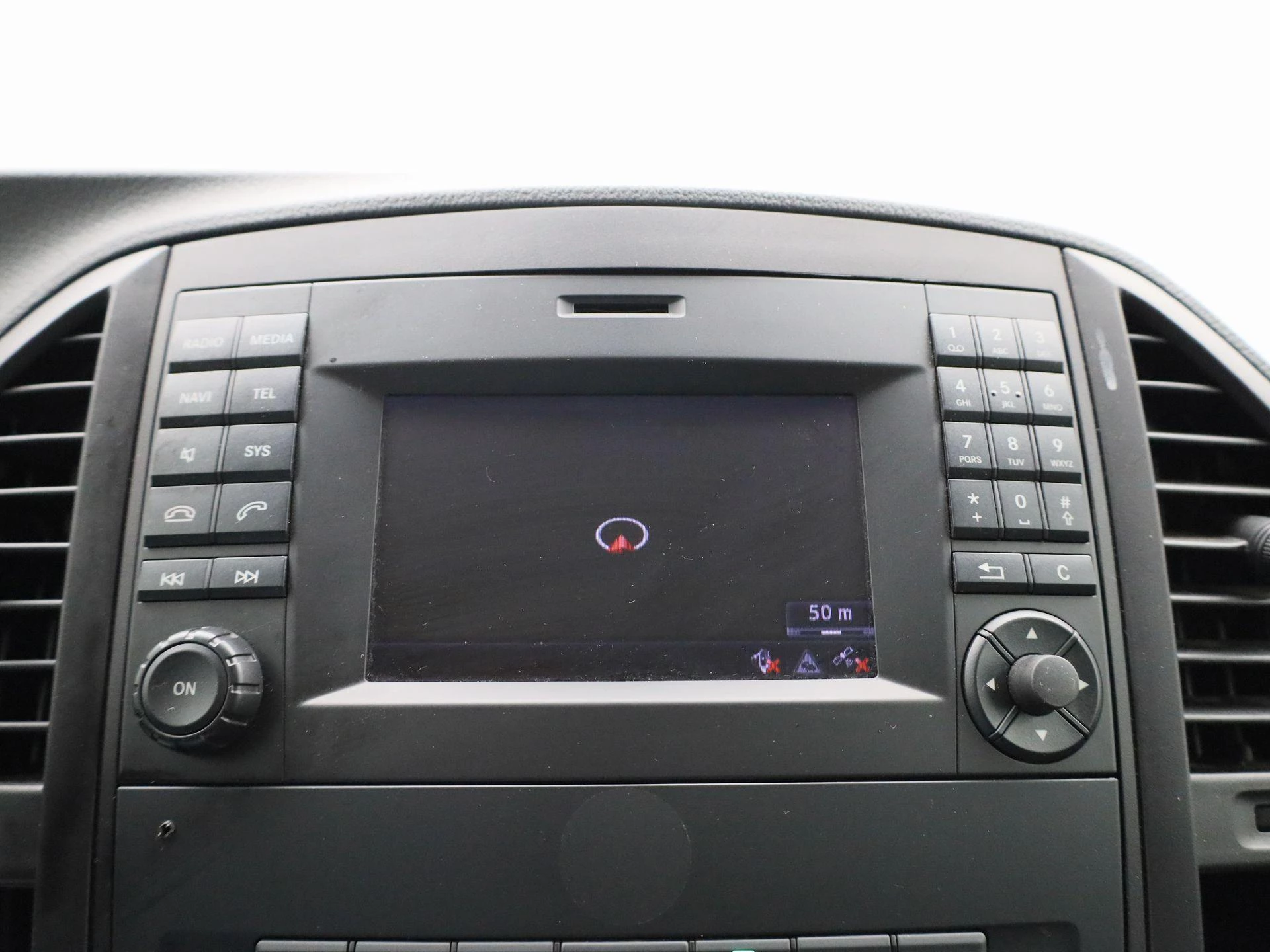 Mercedes-Benz-Vito-image-18