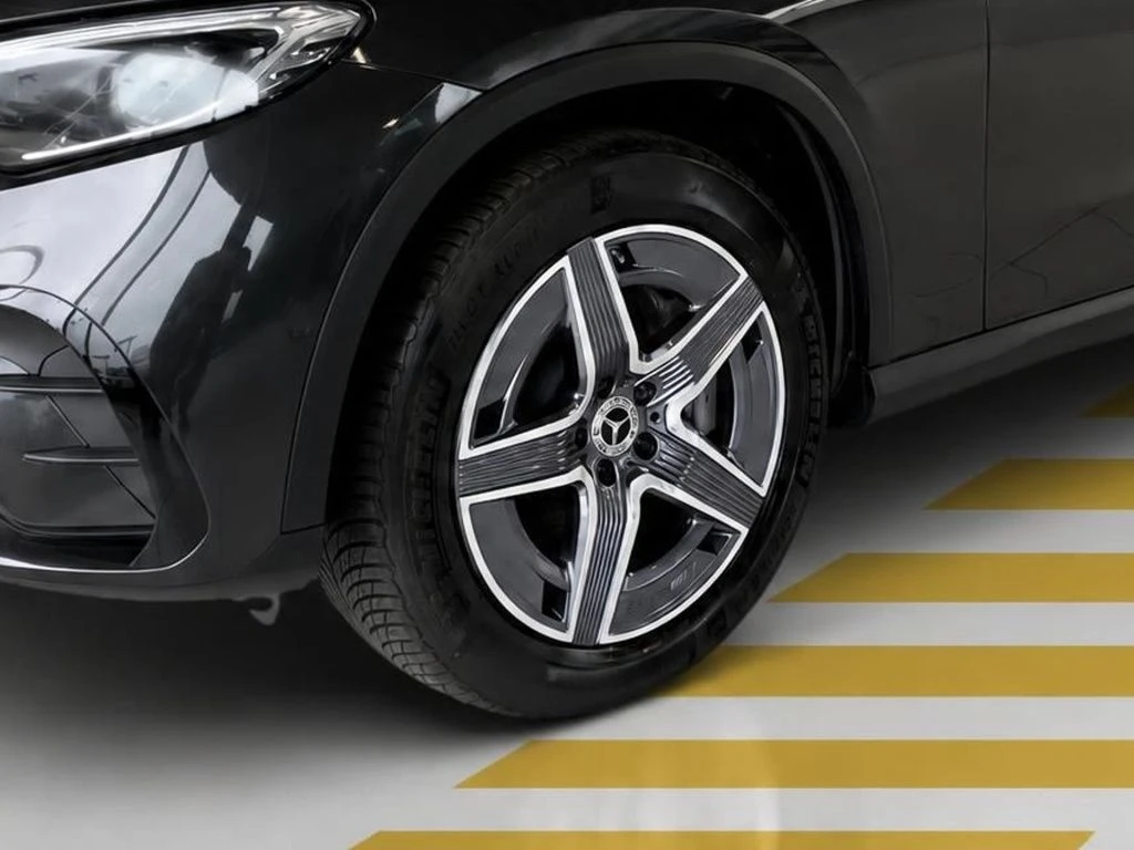 Mercedes-Benz-GLC 300 d-image-5