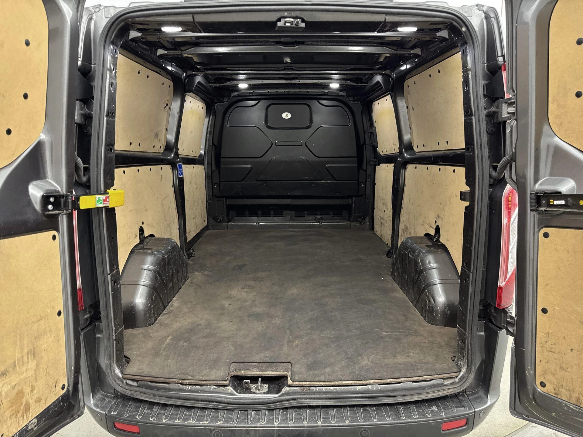 Ford-Transit Custom-image-25