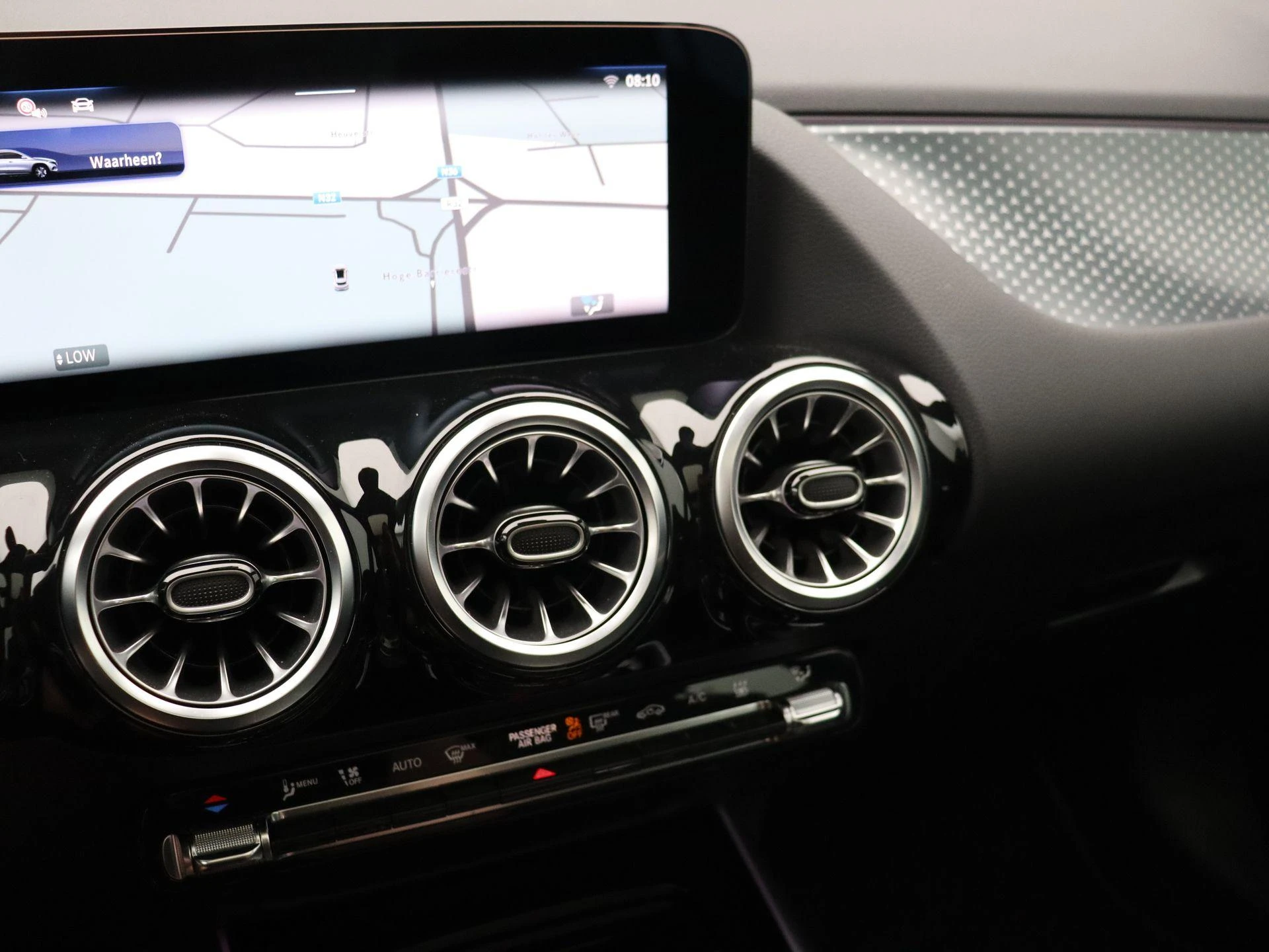 Mercedes-Benz EQA 250+ Business Line + PANO DAK + CARPLAY + CAMERA +