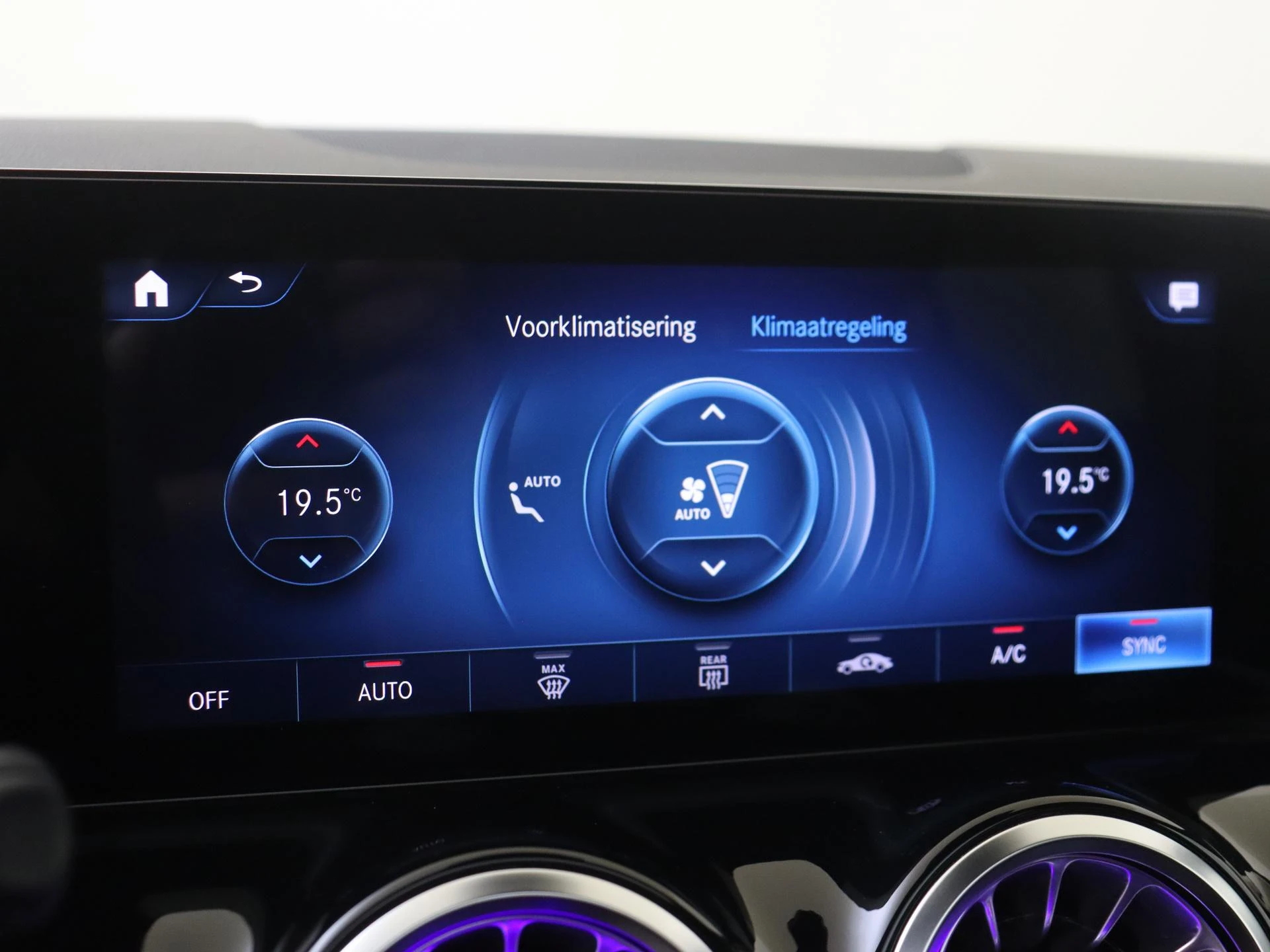 Mercedes-Benz-EQA-image-17