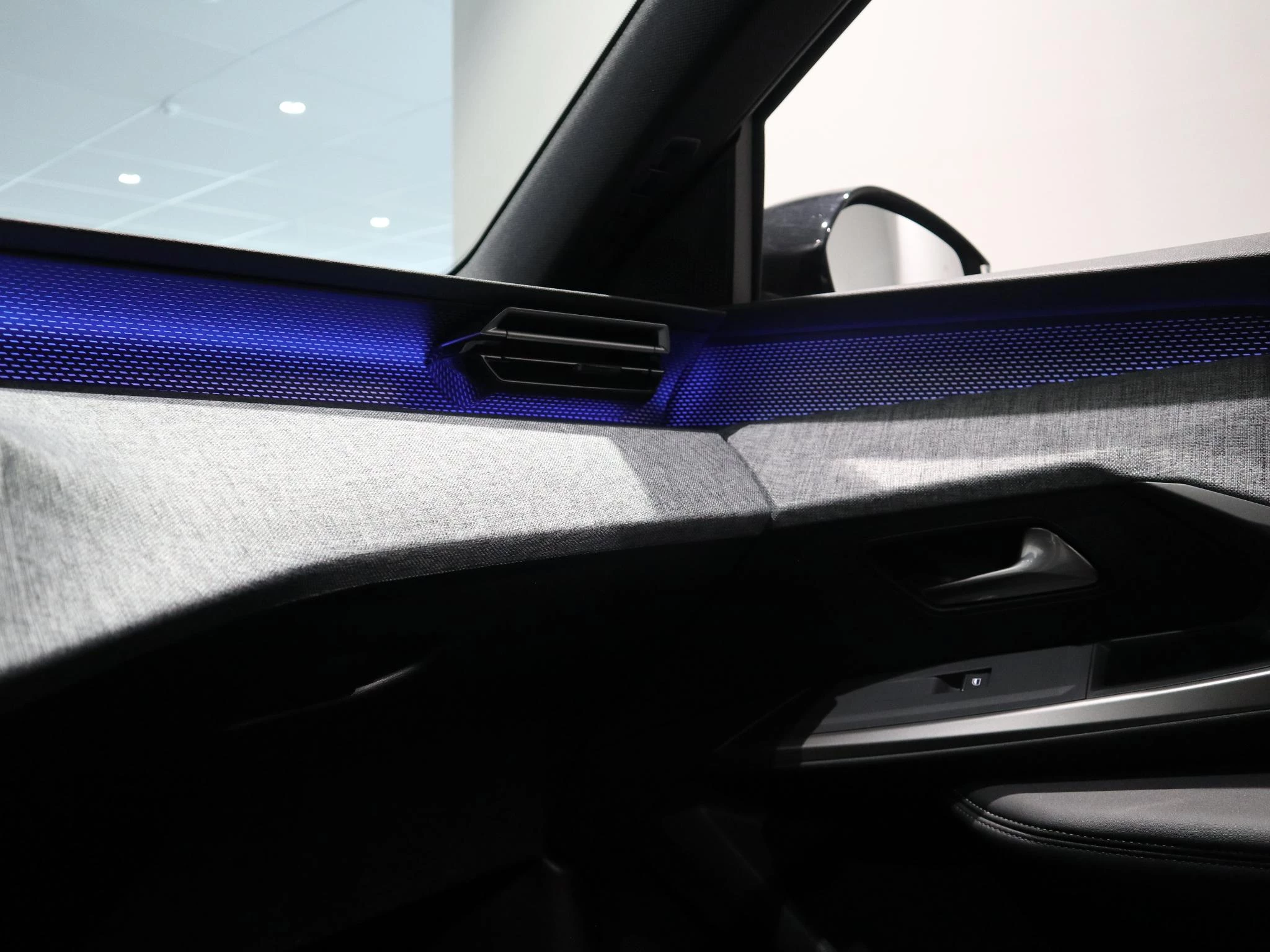 Peugeot-e-5008-image-22