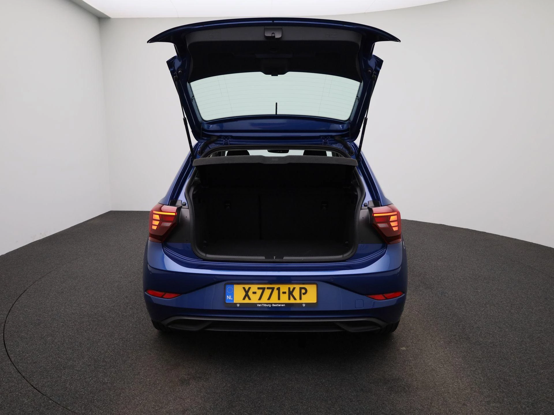 Volkswagen-Polo-image-10