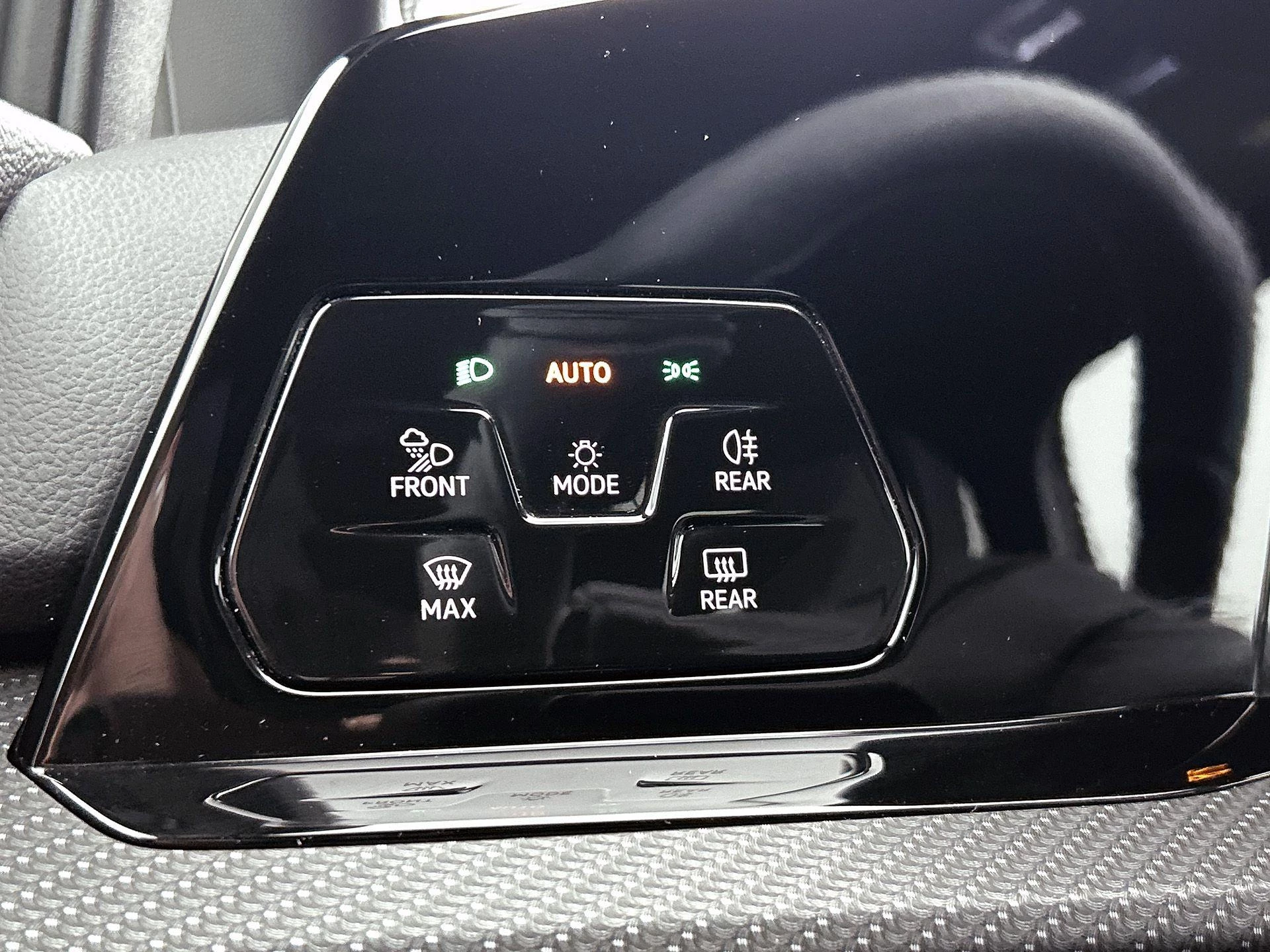 Volkswagen-Golf-image-28