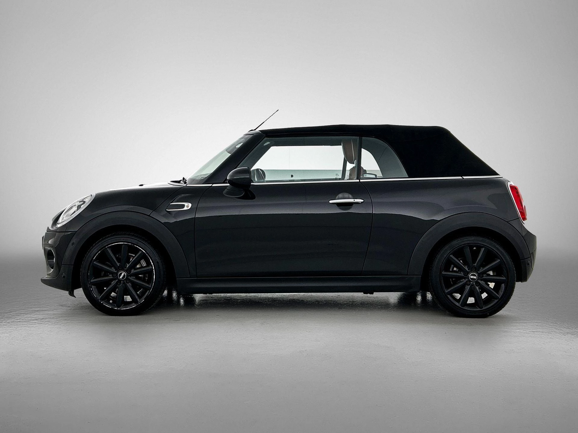 MINI-Cooper Cabrio-image-1