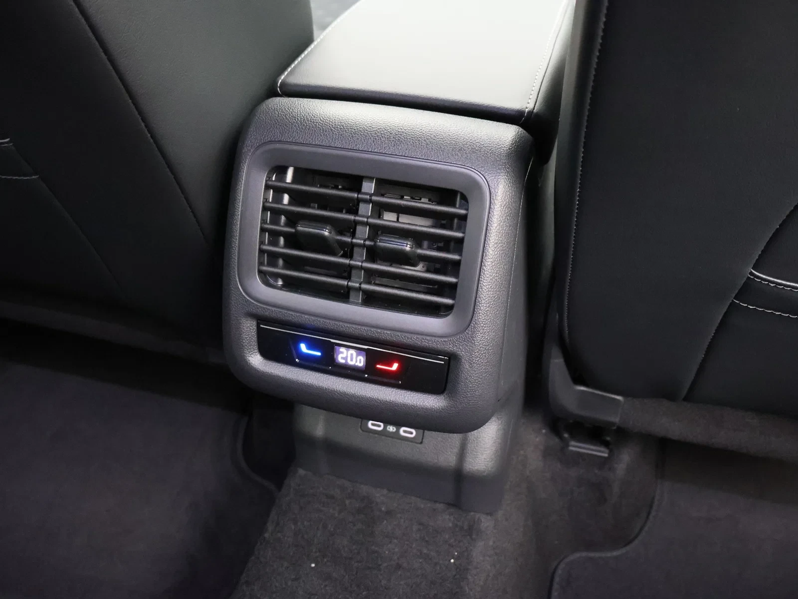 Volkswagen-T-Roc-image-12