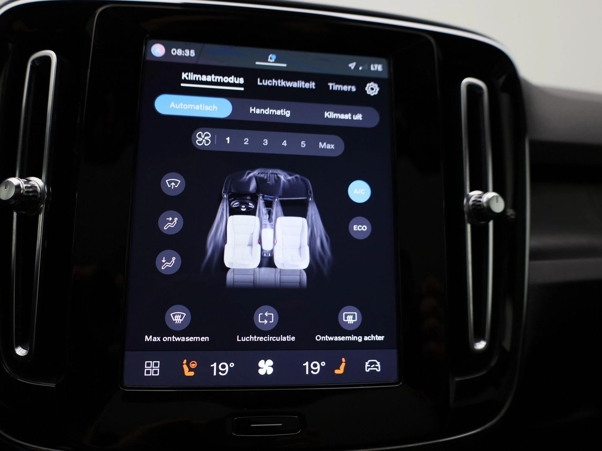 Volvo-C40-image-21