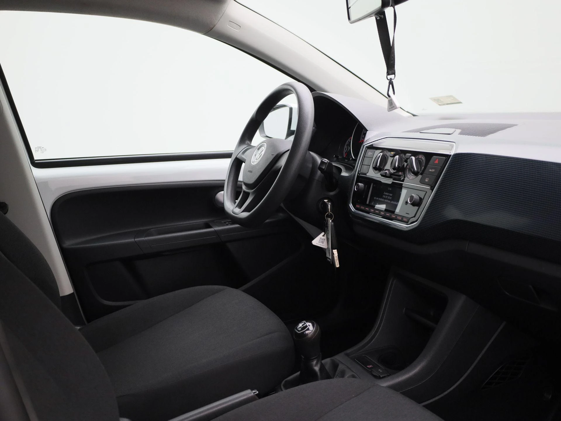 Volkswagen-up!-image-25