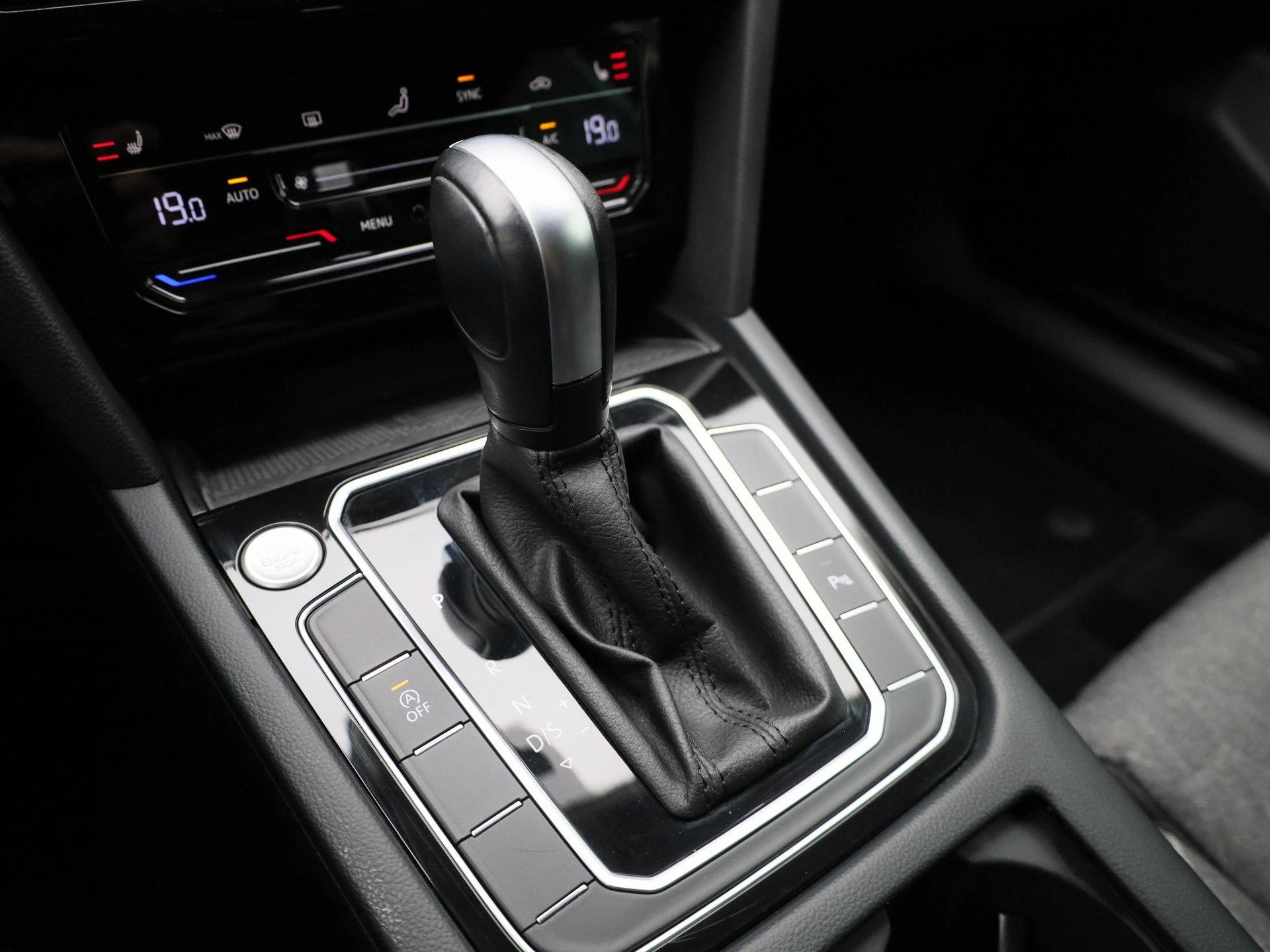 Volkswagen-Passat-image-26