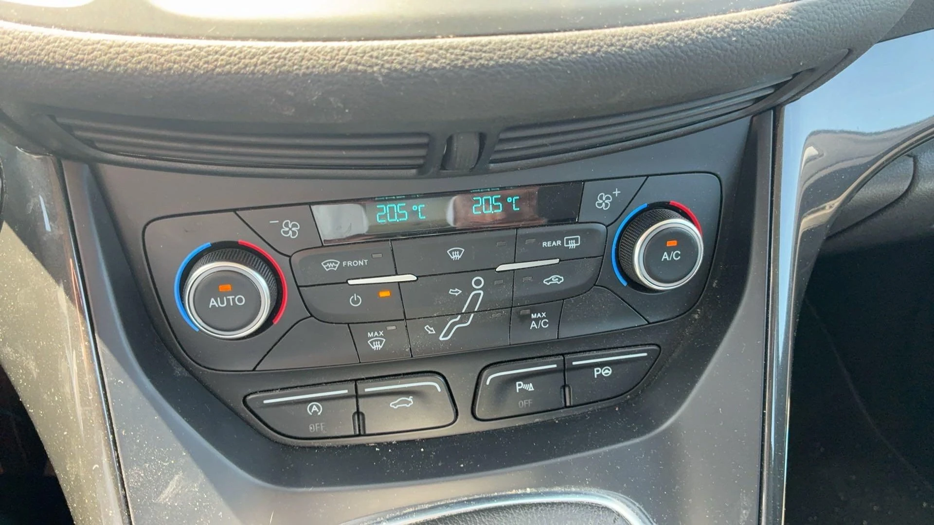 Ford-C-MAX-image-11